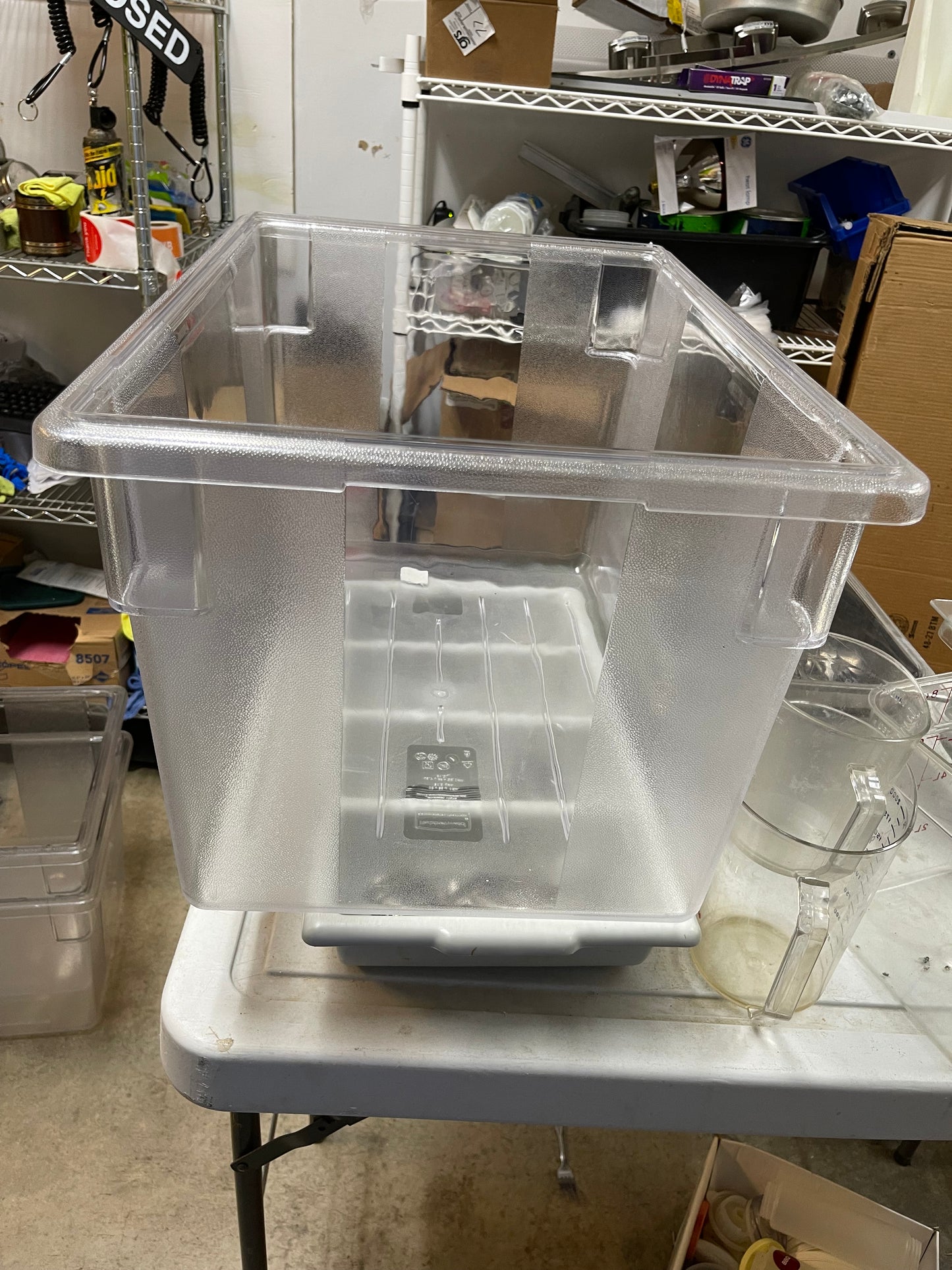 Rubbermaid Commercial 21-1/2 gallon Clear PolyCarbonate Food/Tote Box