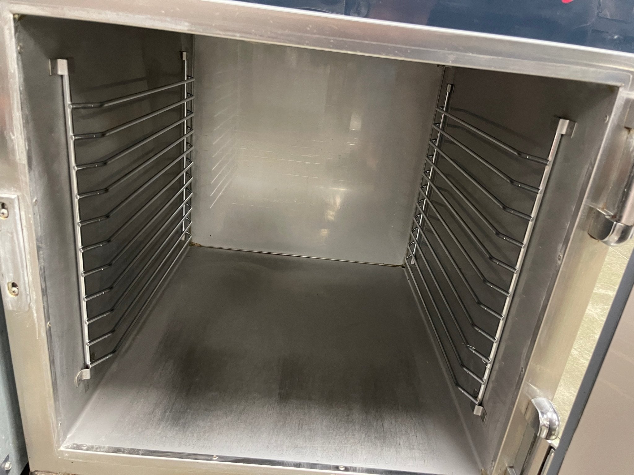 Used Alto - Shaam 750 - S Insulated Digital Mobile Heated Holding Cabinet 120V - Falcon Restaurant Supply - 3