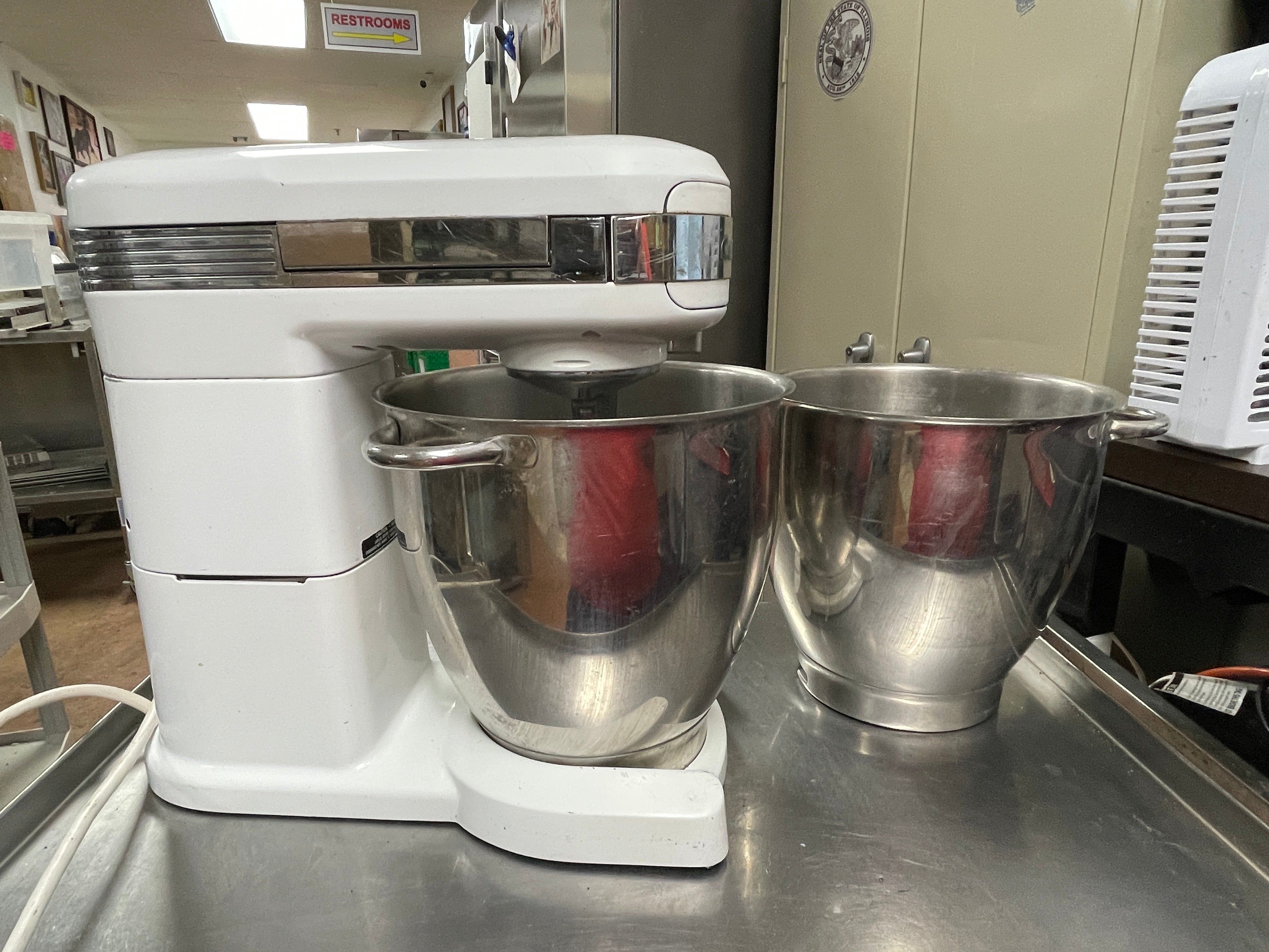 Cuisinart SM-55 5.5 Quart Electric Stand Mixer, White Chrome 120V - JD