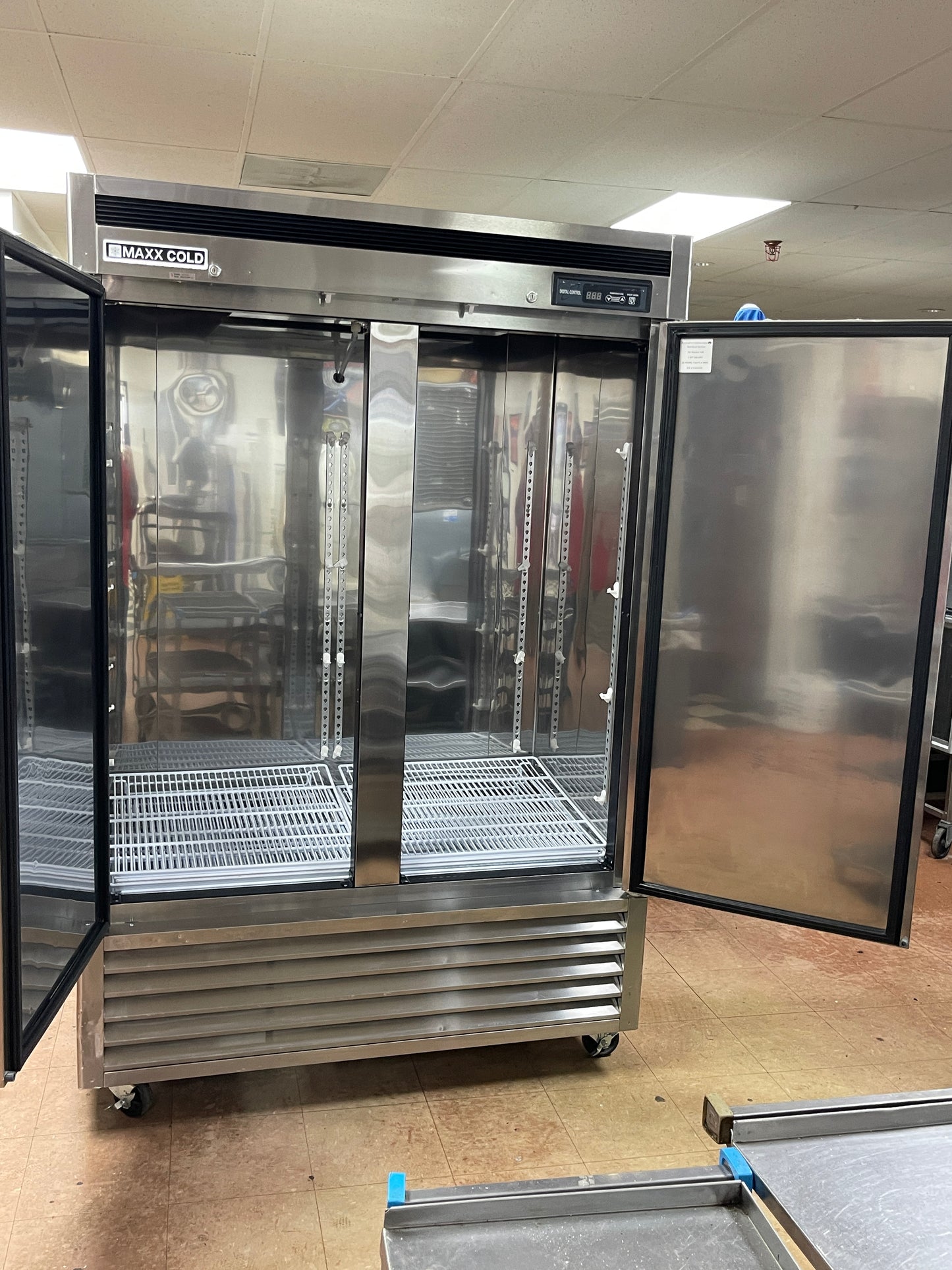 Used 54" Maxx Cold MCR-49FDHC Stainless Two Section Reach In Refrigerator 120V