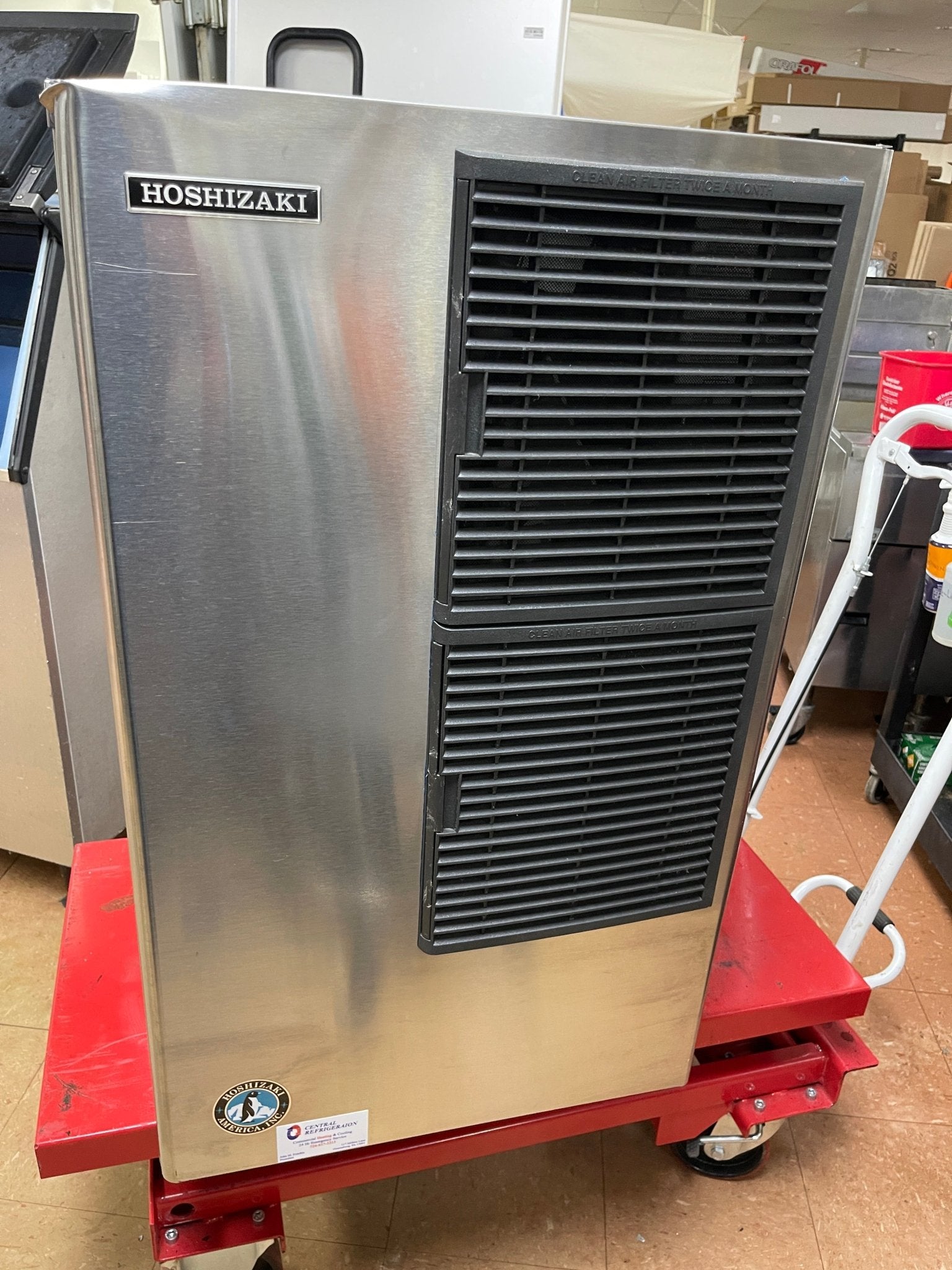 Used Hoshizaki KM - 650MAH Crescent Cube Ice Machine 661lb/24hr Air Cooled 208 - 230v - Falcon Restaurant Supply - 4
