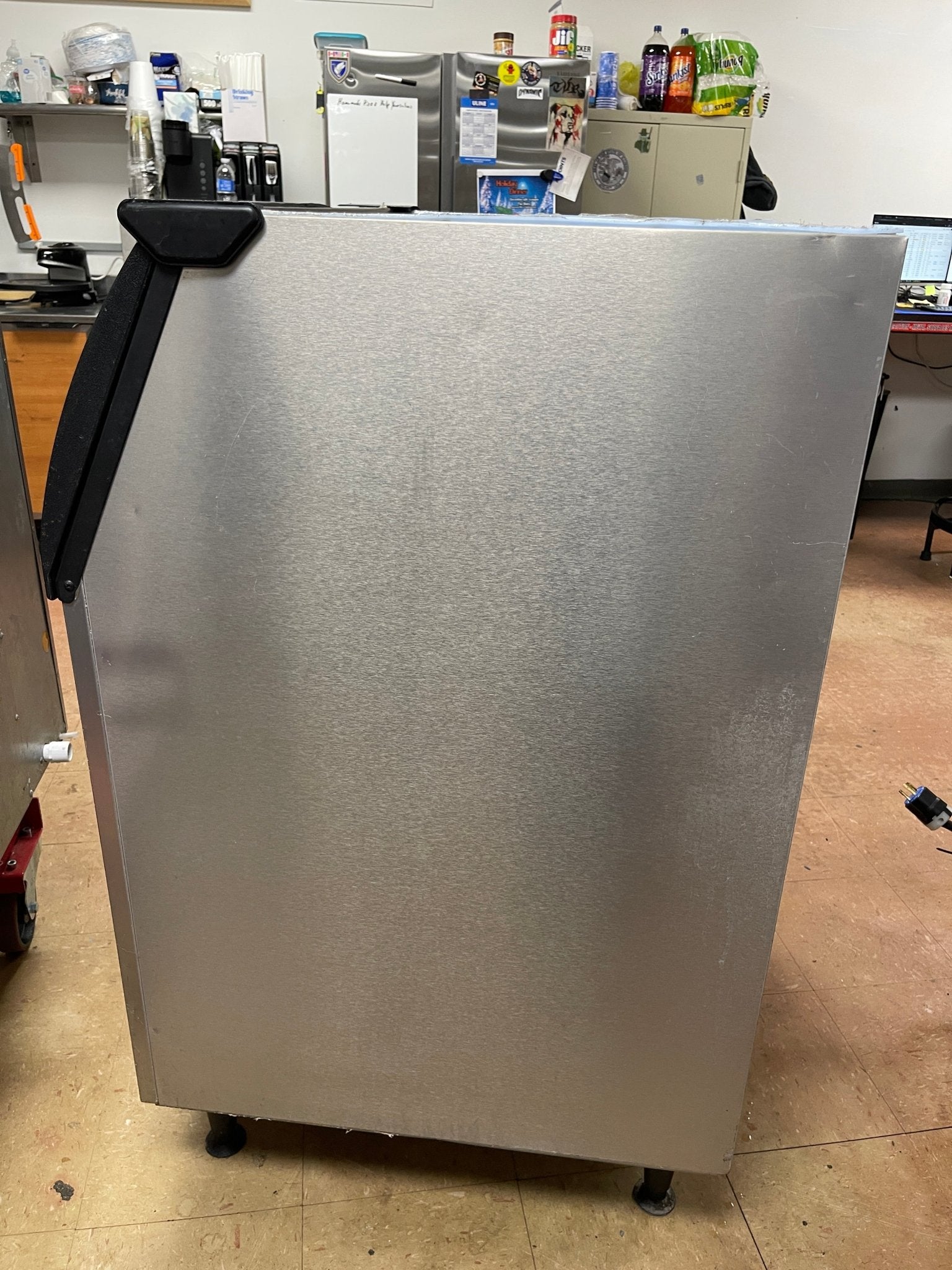 Used Ice - O - Matic B55PS Ice Machine Storage Bin - 510lb - Falcon Restaurant Supply - 5