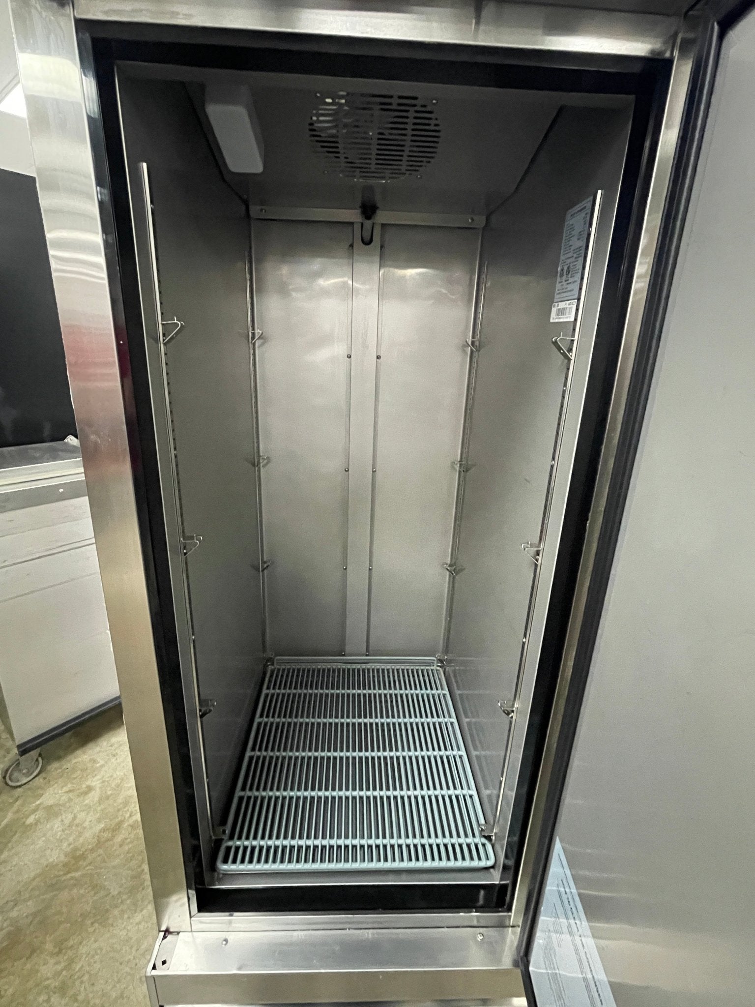 Used Dukers D28R Stainless Steel Single Solid Door Commercial Reach - in Refrigerator - Falcon Restaurant Supply - 3