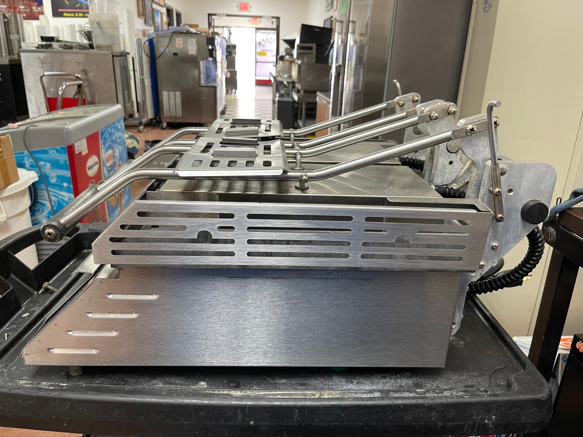 Used Star Pro - Max Split Lid 14" Two Sided Panini Press Grill 120V - Falcon Restaurant Supply - 2