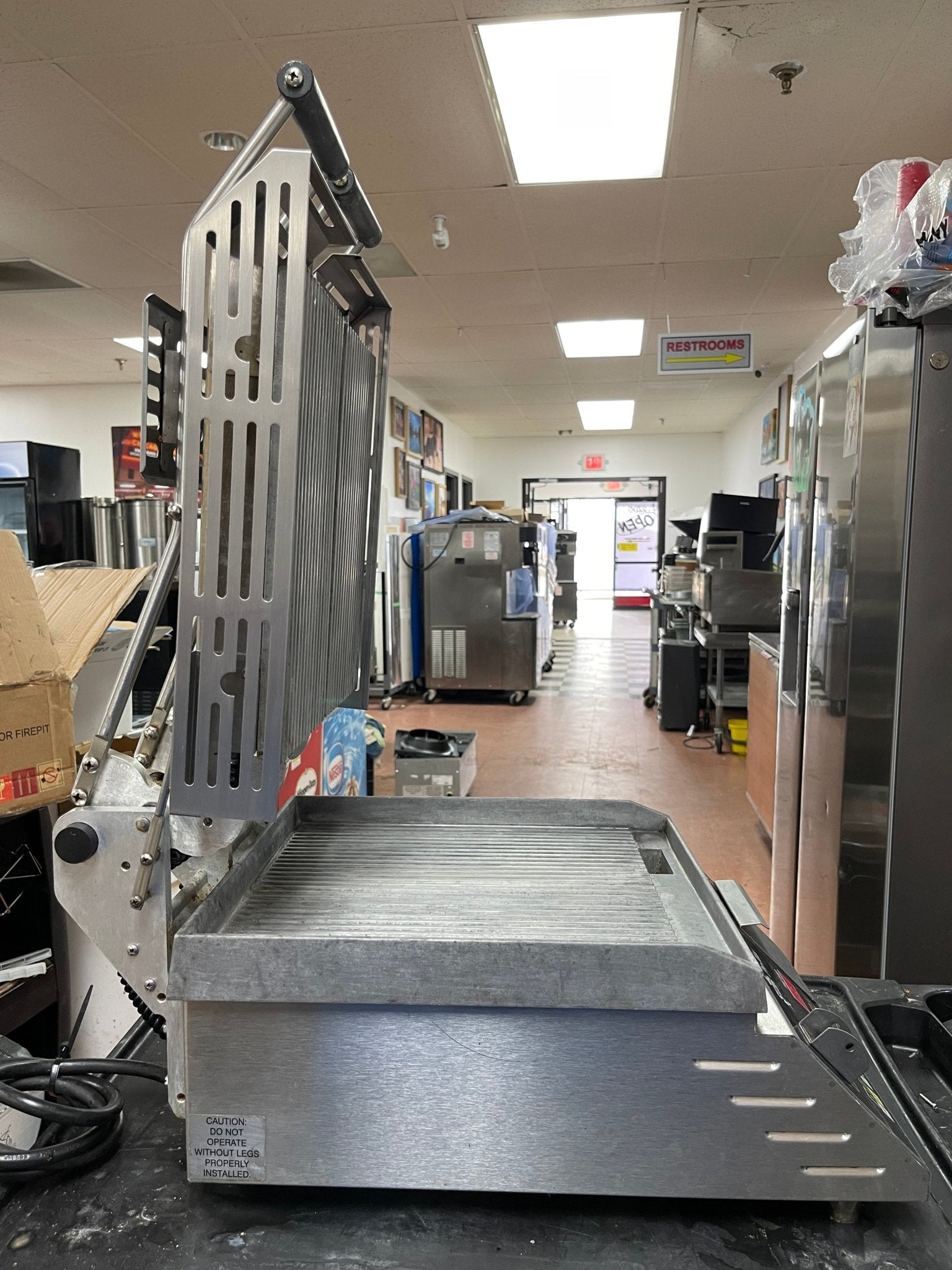 Used Star Pro - Max Split Lid 14" Two Sided Panini Press Grill 120V - Falcon Restaurant Supply - 5