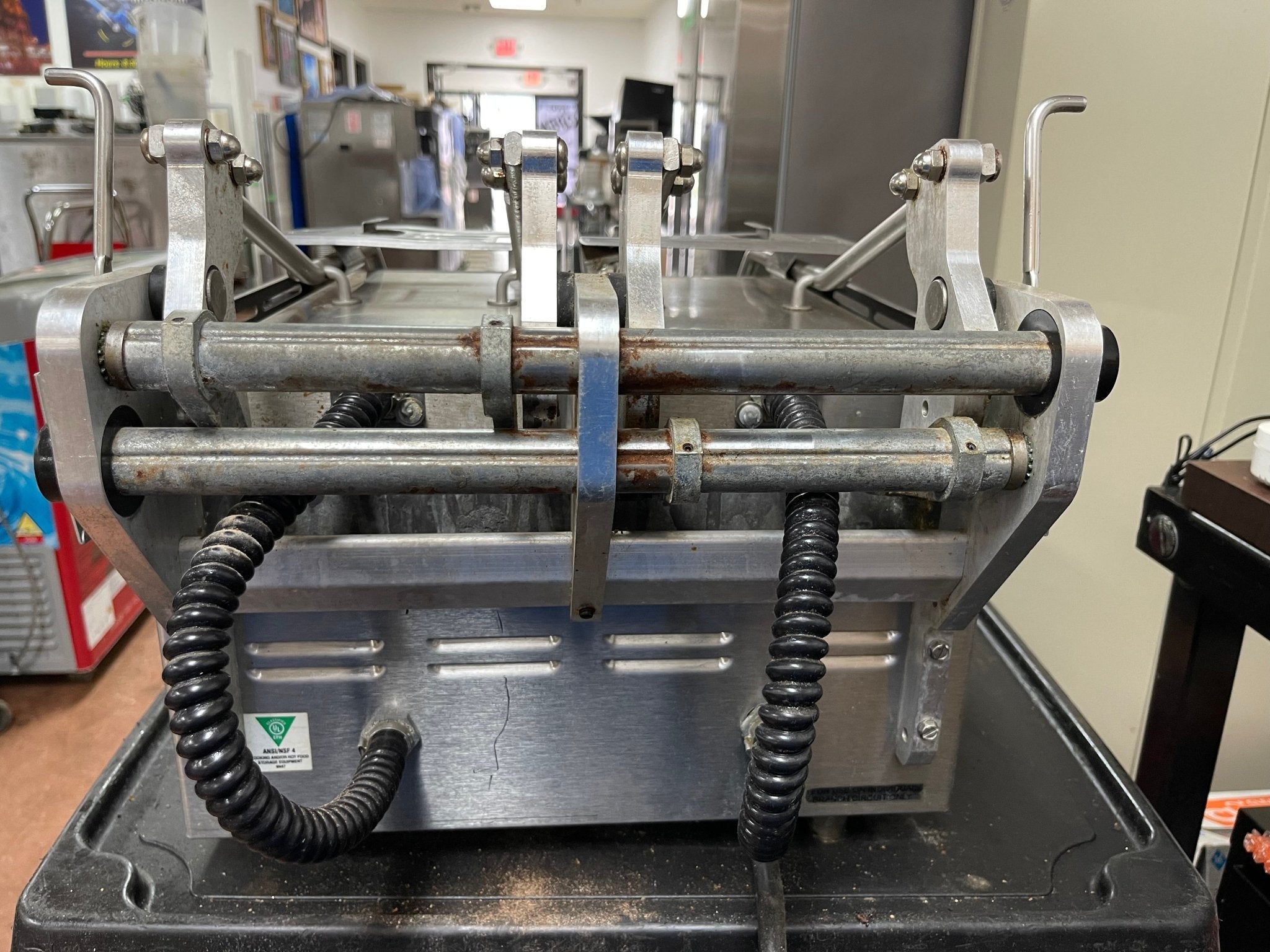 Used Star Pro - Max Split Lid 14" Two Sided Panini Press Grill 120V - Falcon Restaurant Supply - 6