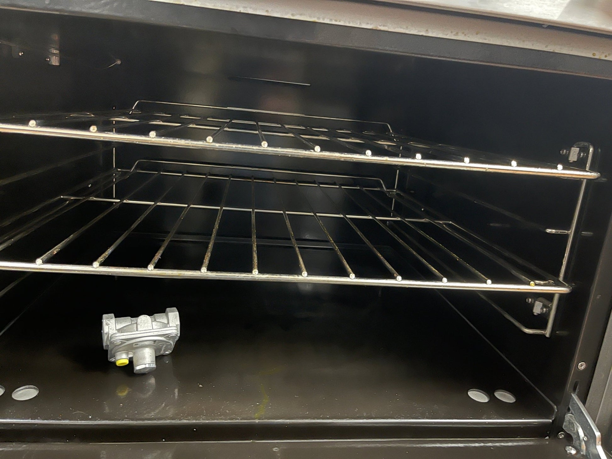 Used 36" Dukers DCR36 - 2B24GM Gas Range with 2 Burners & 24″ Flat Top Griddle - Falcon Restaurant Supply - 3