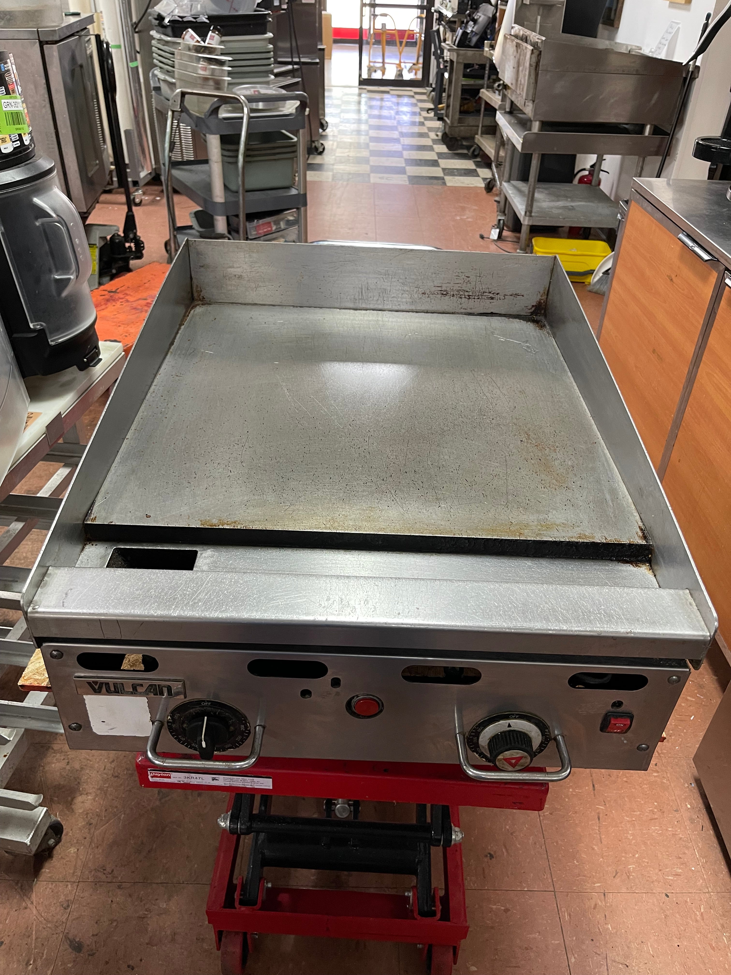 Used Vulcan 924RX-24 Natural Gas 24" Flat Top Griddle with Thermostatic Controls