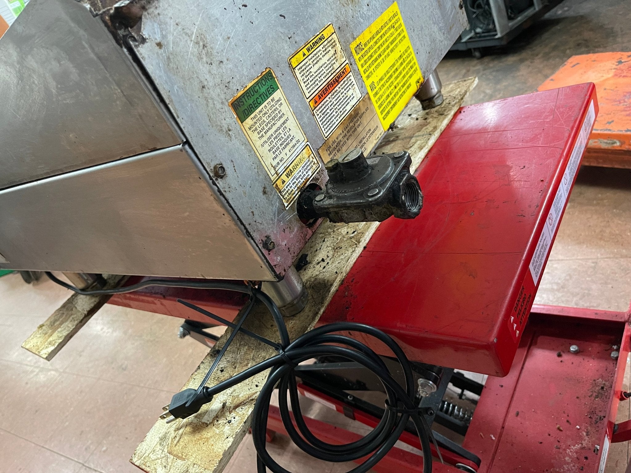 Used Vulcan 924RX - 24 Natural Gas 24" Flat Top Griddle with Thermostatic Controls - Falcon Restaurant Supply - 7