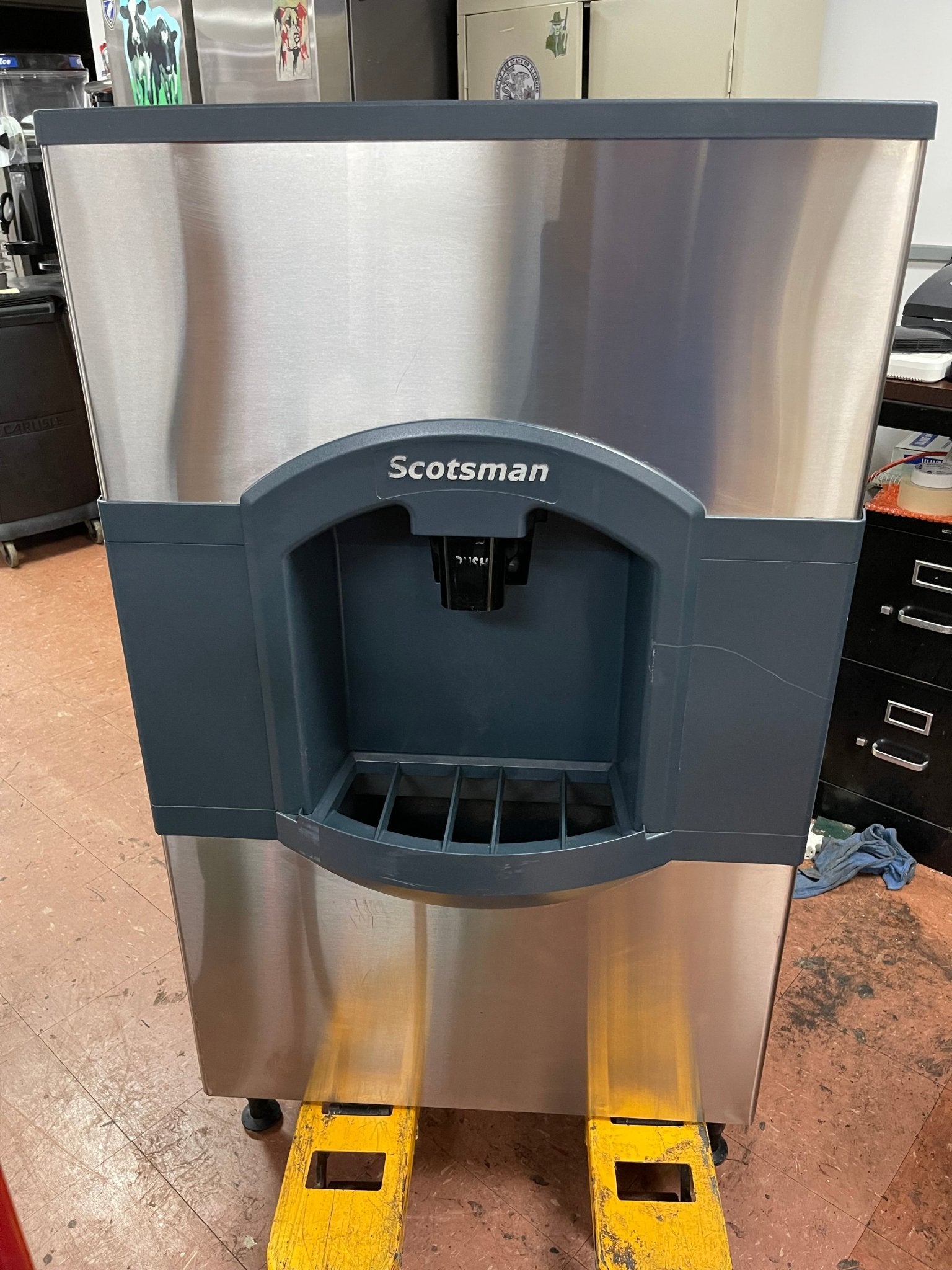 Used Scotsman HD30B - 1H Floor Model Cube Ice Dispenser Bin 180lb Storage 120V - Falcon Restaurant Supply - 1
