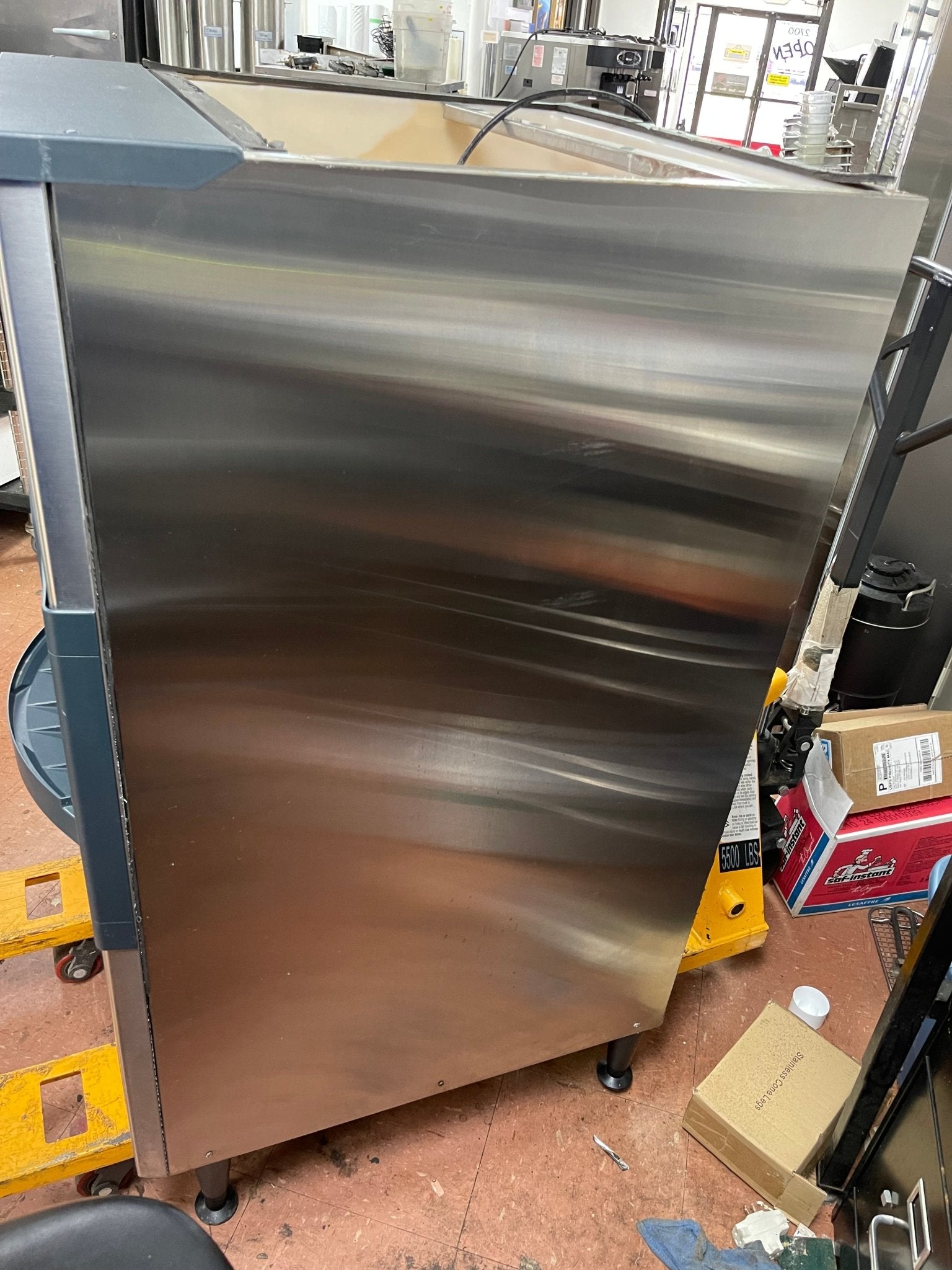 Used Scotsman HD30B - 1H Floor Model Cube Ice Dispenser Bin 180lb Storage 120V - Falcon Restaurant Supply - 3