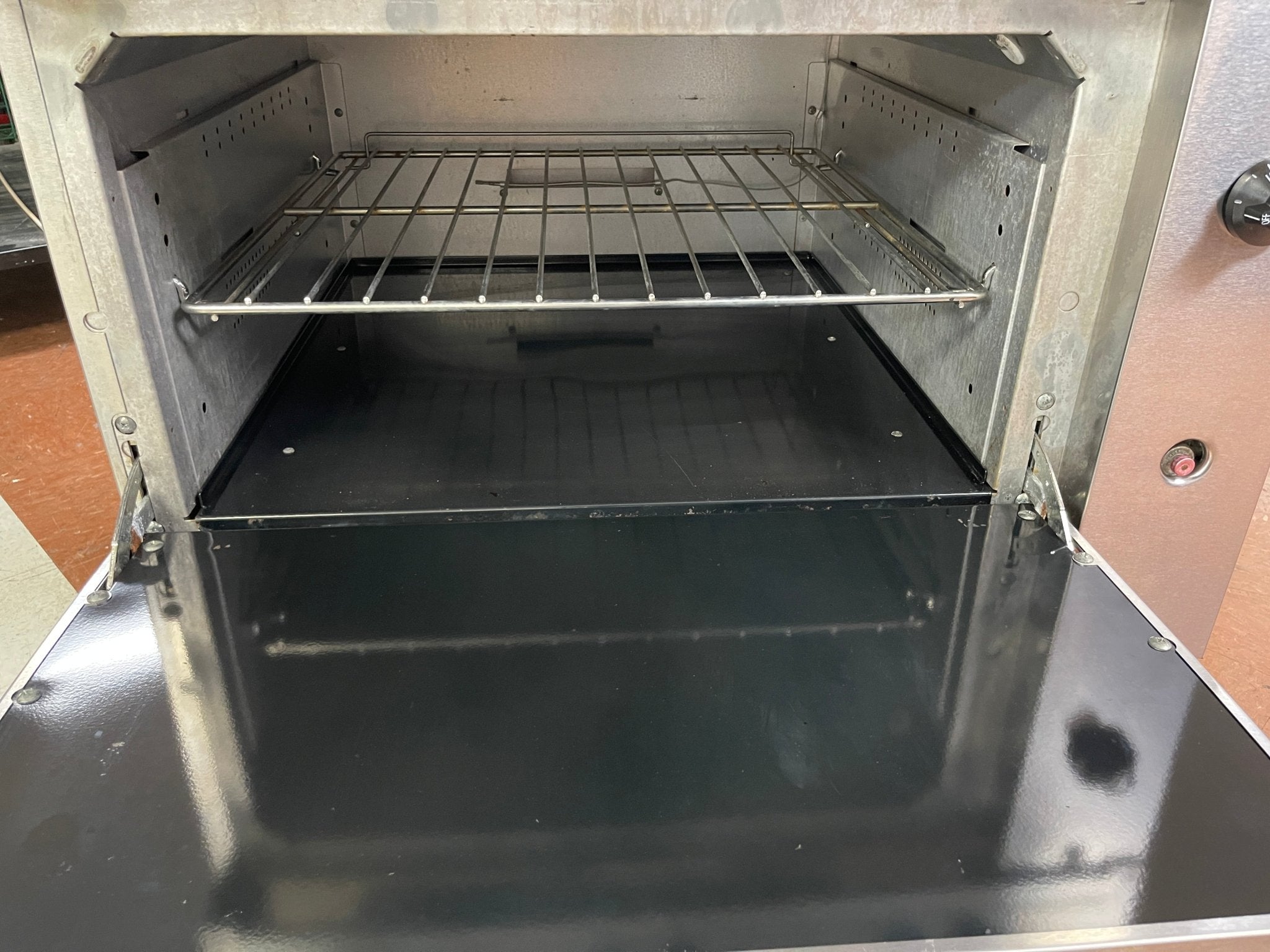 Used 36" Vulcan 36S - 6BN 6 Burner Range with Standard Oven NG 215,000 BTU - Falcon Restaurant Supply - 7