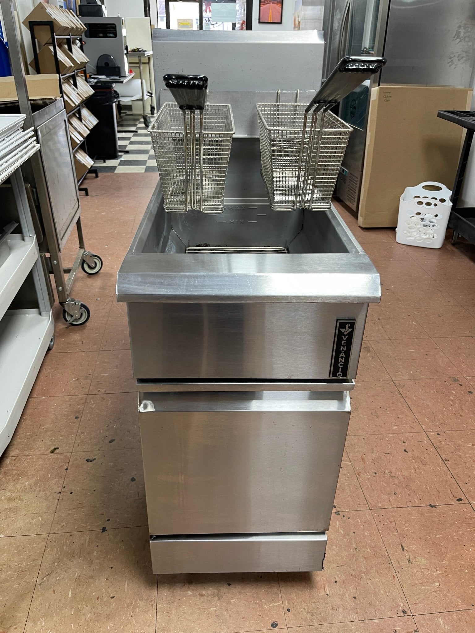 Used Venancio PFR40G - CB LP Fryer 40 - lb Capacity with Millivolt Controls - CC - Falcon Restaurant Supply - 1