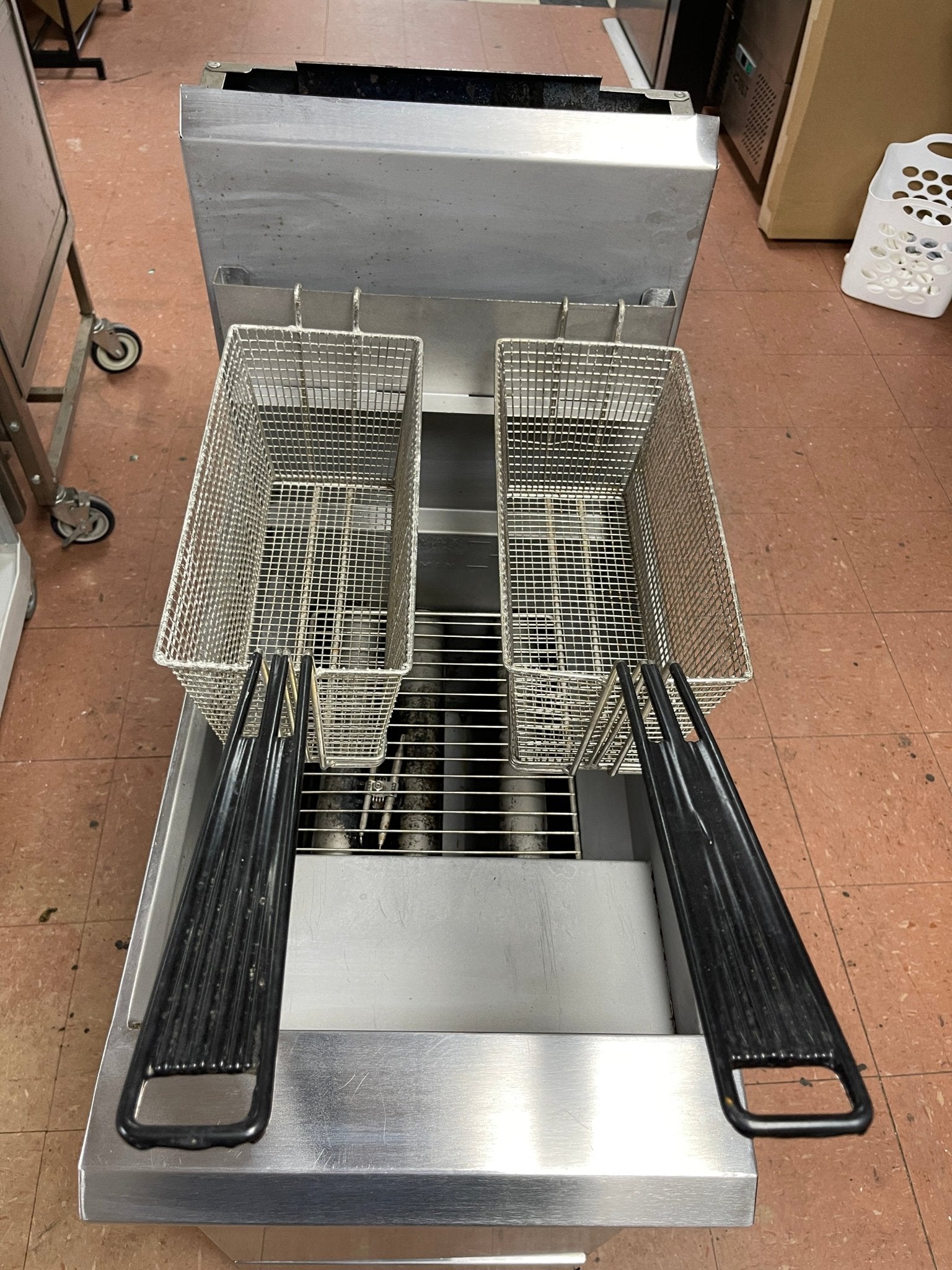 Used Venancio PFR40G - CB LP Fryer 40 - lb Capacity with Millivolt Controls - CC - Falcon Restaurant Supply - 2