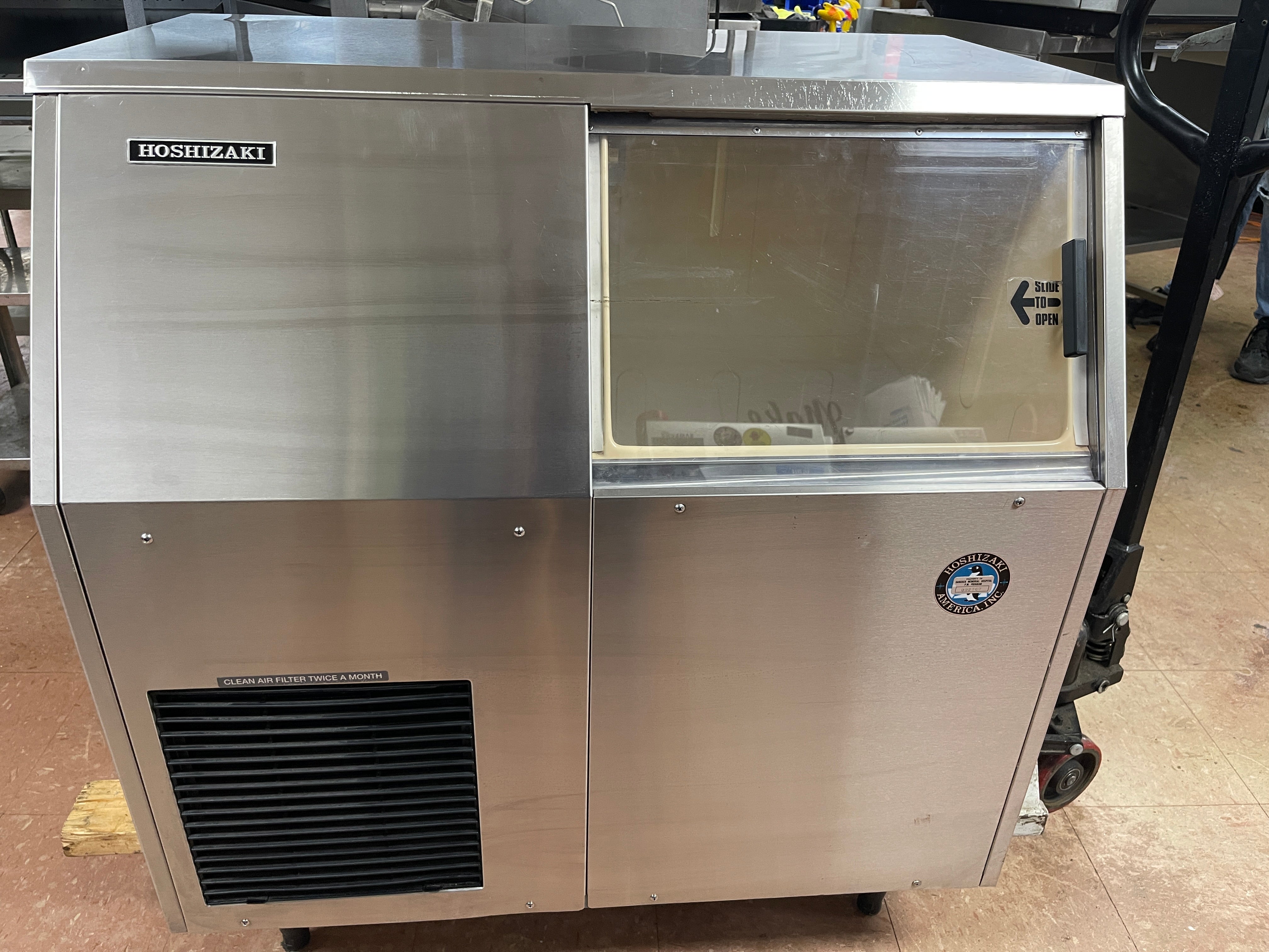 Used Hoshizaki F-300BAF Self Contained 303lb Flaker Ice Machine Air Cooled 120V