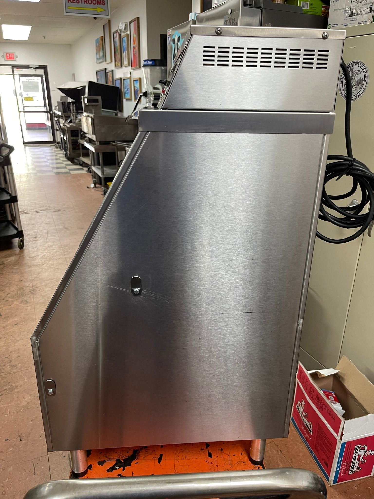 Used Carter - Hoffmann CW2E 22 Gallon Bulk Gravity Feed Chip Warmer 120V - Falcon Restaurant Supply - 4