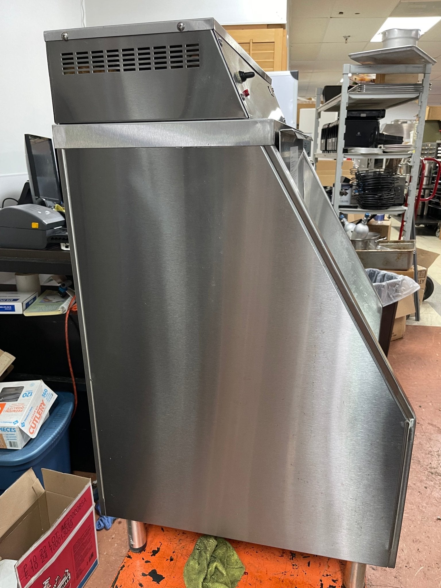 Used Carter - Hoffmann CW2E 22 Gallon Bulk Gravity Feed Chip Warmer 120V - Falcon Restaurant Supply - 5