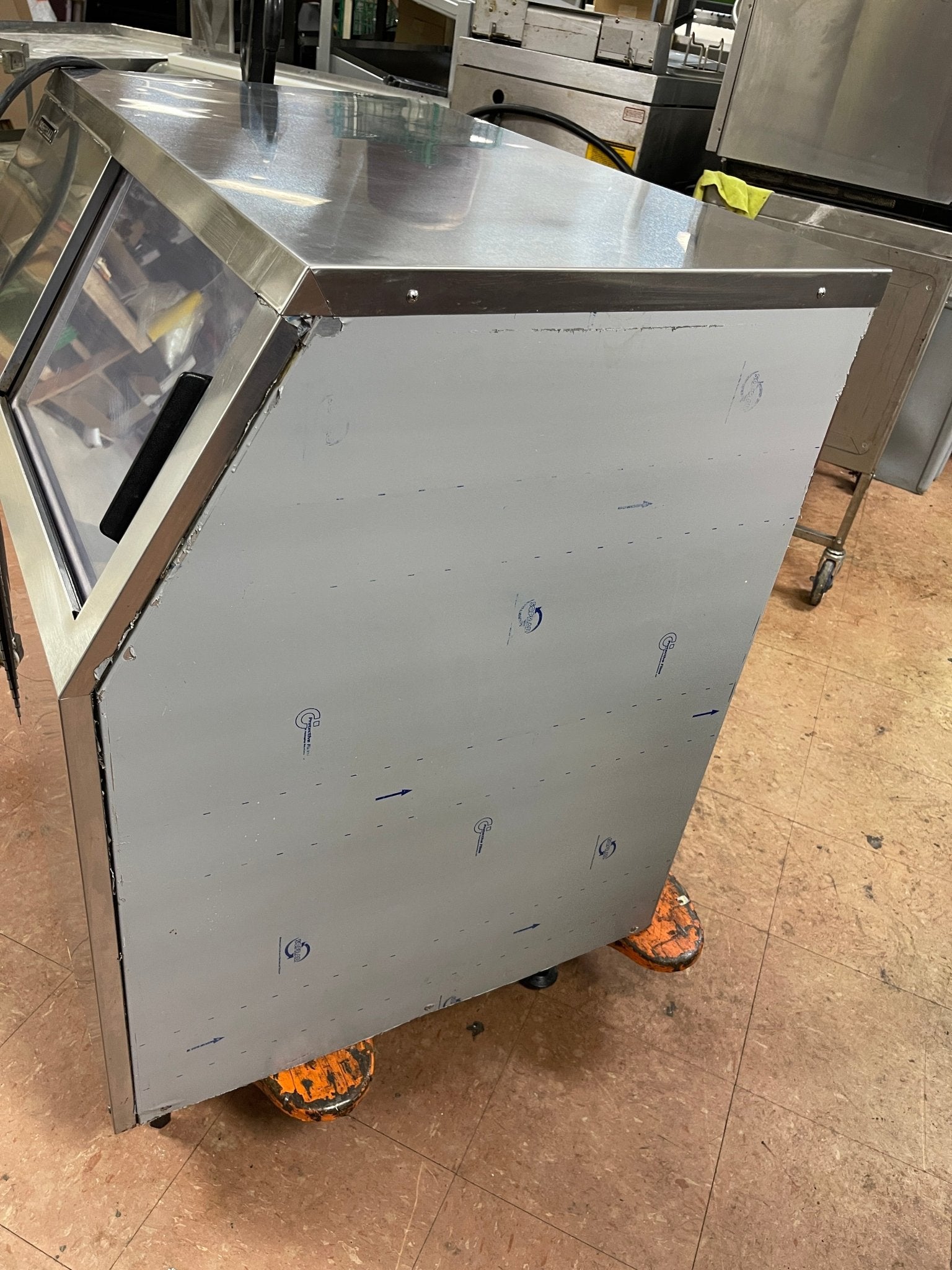 Used Hoshizaki F - 500BAJ Self Contained 536lb Flaker Ice Machine Air Cooled 120V - Falcon Restaurant Supply - 3