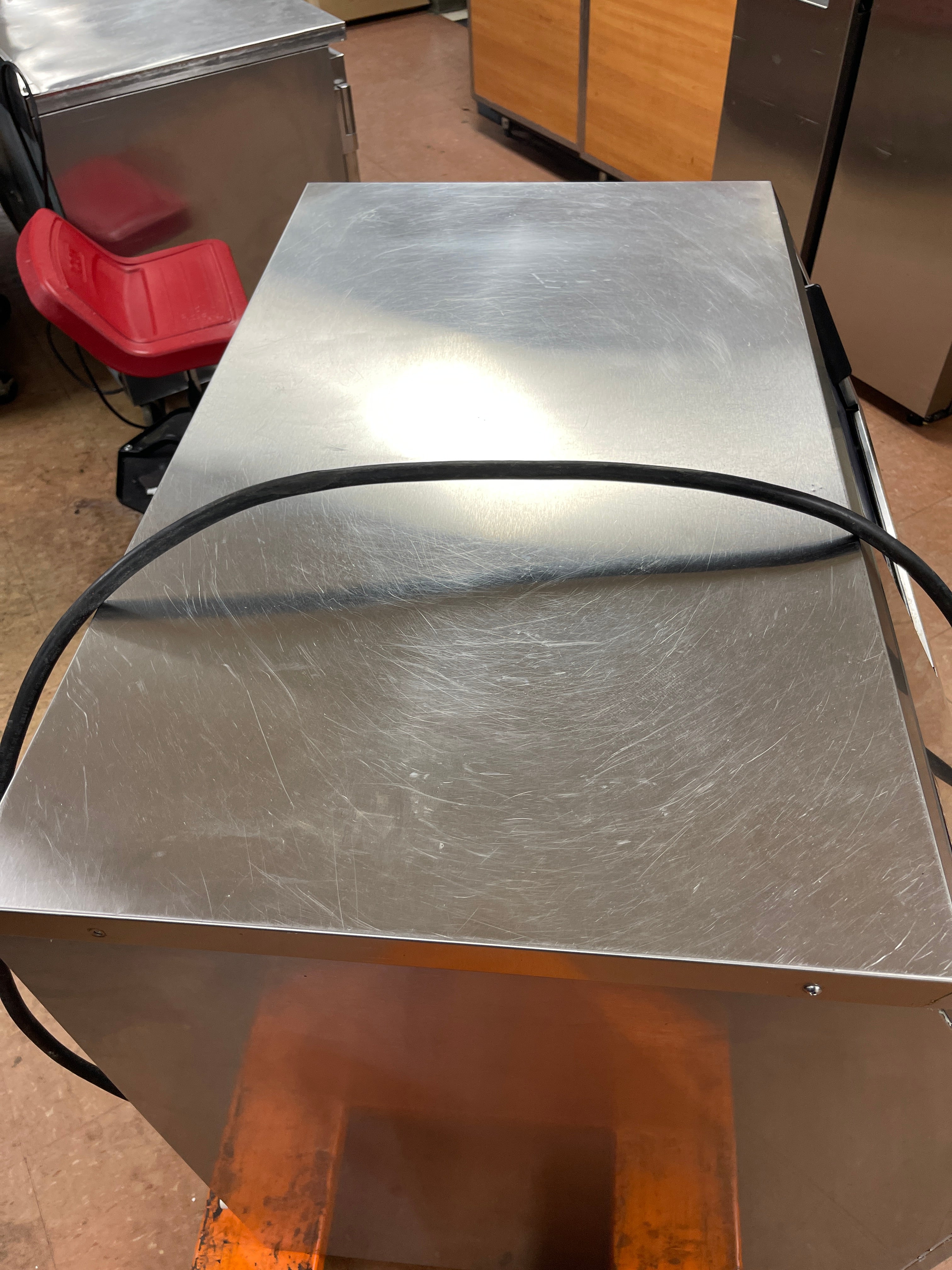 Used Hoshizaki F-500BAJ Self Contained 536lb Flaker Ice Machine Air Cooled 120V