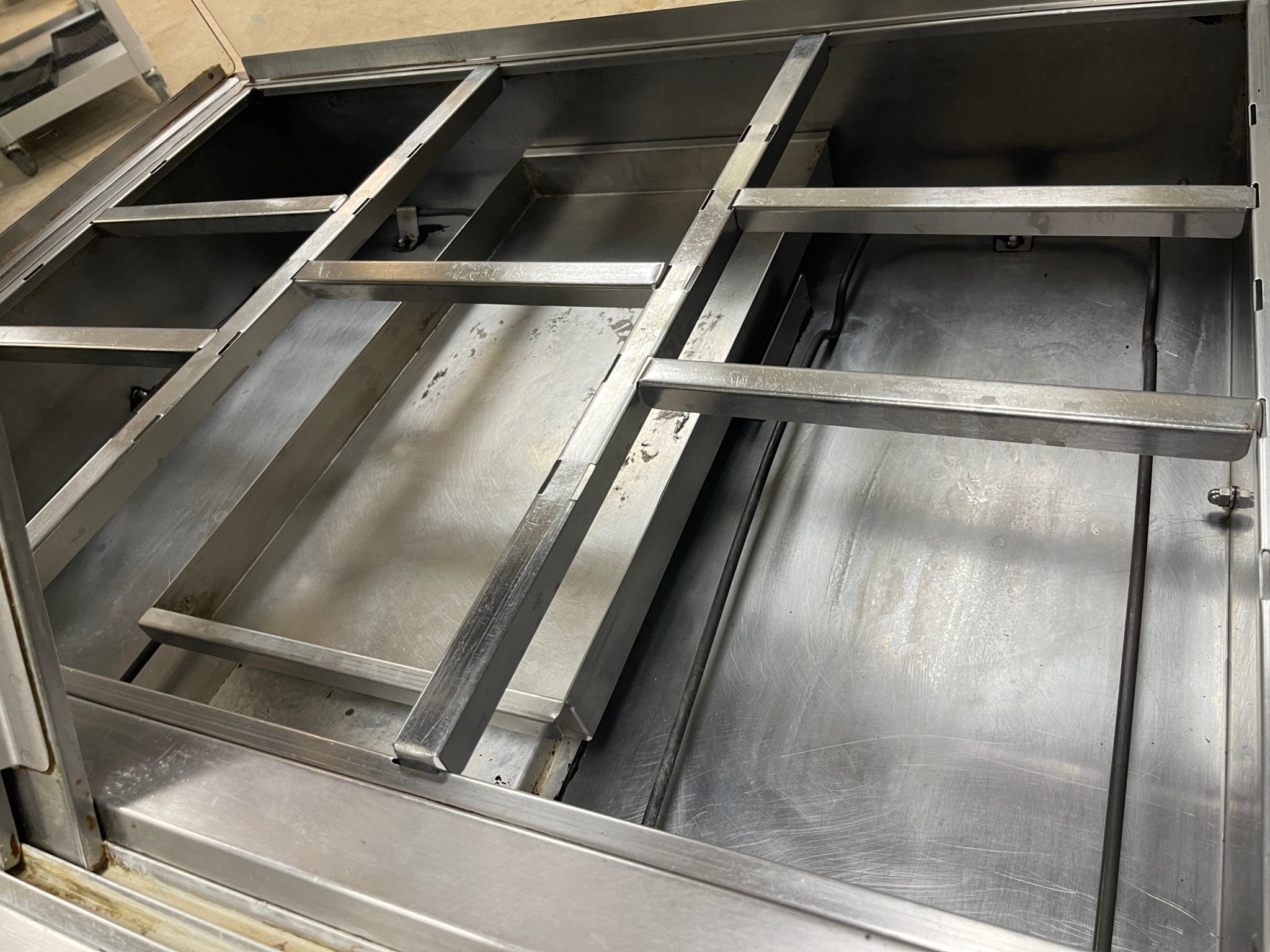 Henny Penny HMR - 103 Heated Merchandiser Display 120/208V - Falcon Restaurant Supply - 6