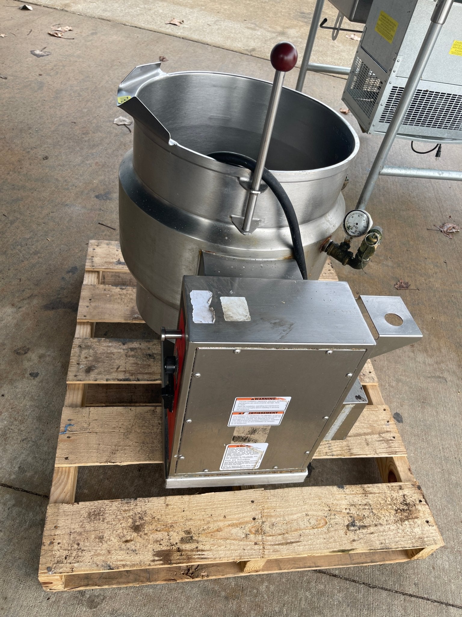 Used 2021 Vulcan K12ETT 12 Gallon Tilting Electric Steam Jacketed Kettle 480V 3PH - TH2 - Falcon Restaurant Supply - 4