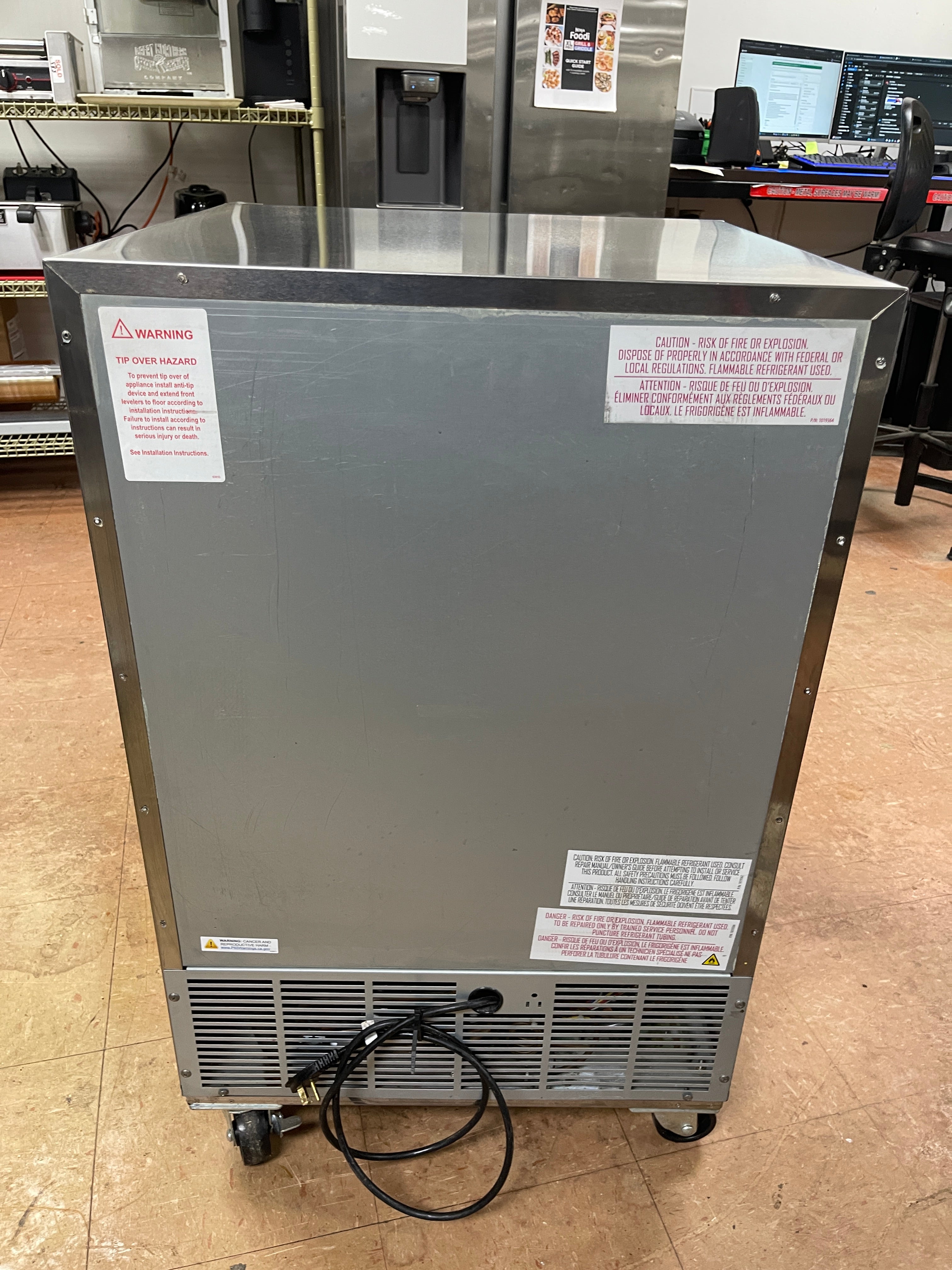 Used 24" Perlick HC24RB41 Undercounter 5.2 cu. ft. Refrigerator with Casters - TH2