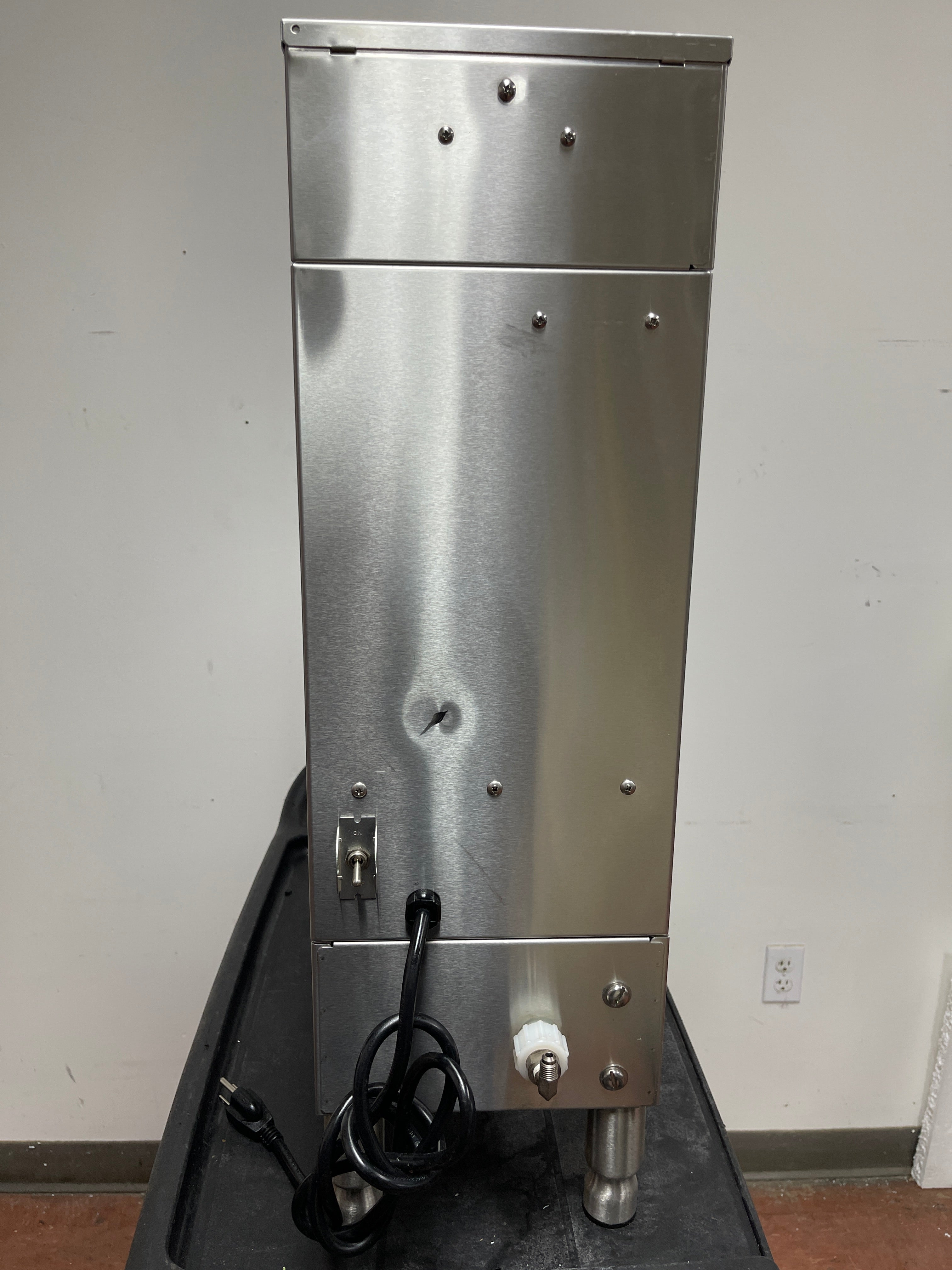 Used Curtis TBP 3 Gallon Low Profile Universal Tea Brewer with Dispenser - 120V - BH