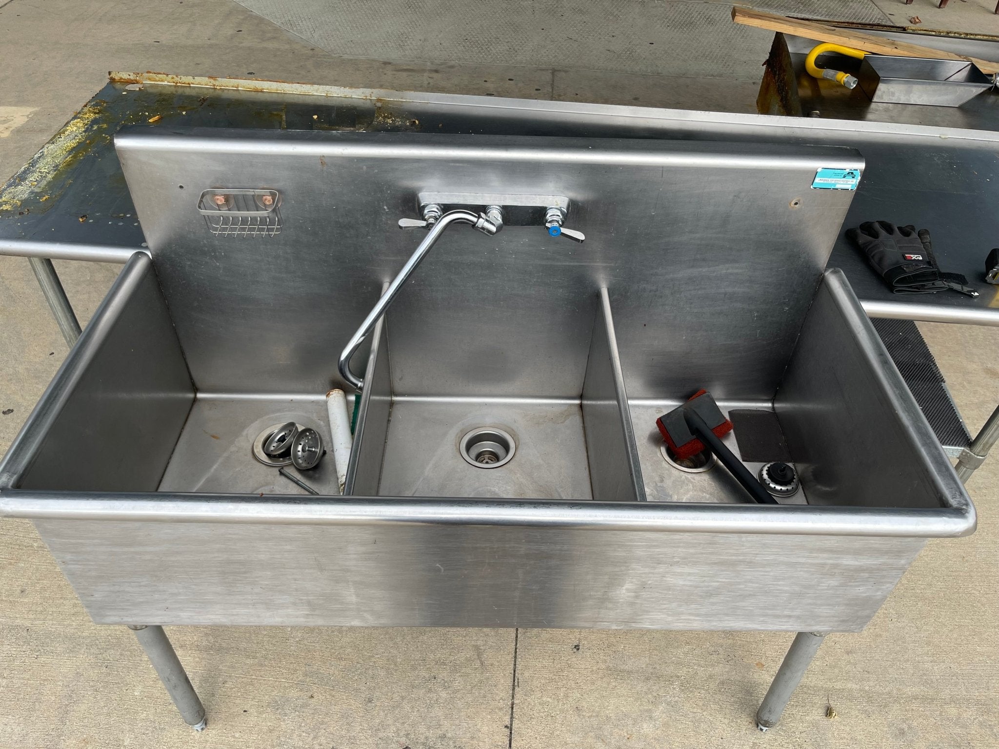 Used 51" Stainless Steel Commercial 3 Compartment Sink with Faucet - JS - SS8 - Falcon Restaurant Supply - 2