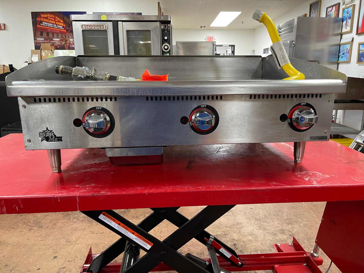 Used Star 636MF 36" Natural Gas Flat Top Griddle w/ Manual Controls 1" Steel Plate - JS