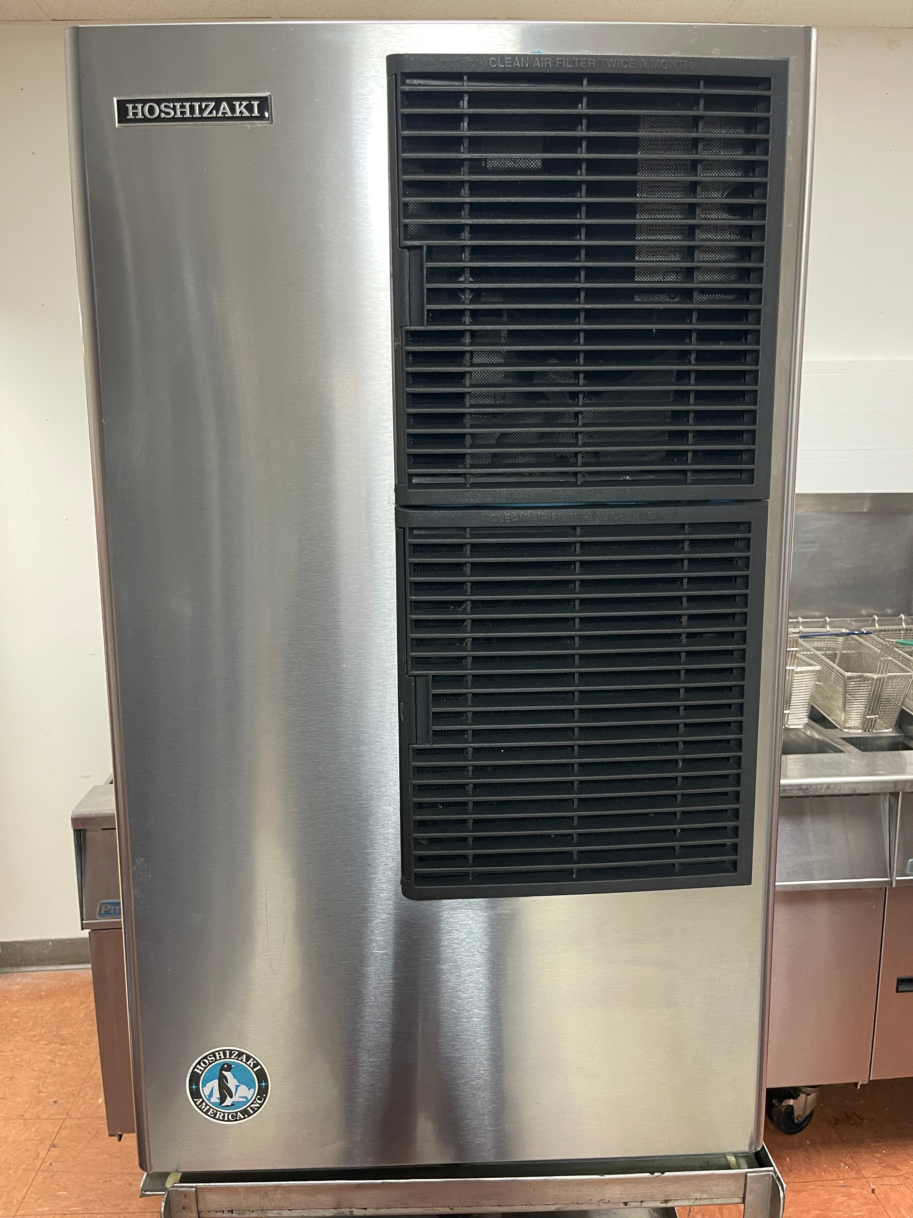 Used Hoshizaki KM-650MAH Crescent Ice Machine 520lb/24hr Air Cooled 208-230v - FG5