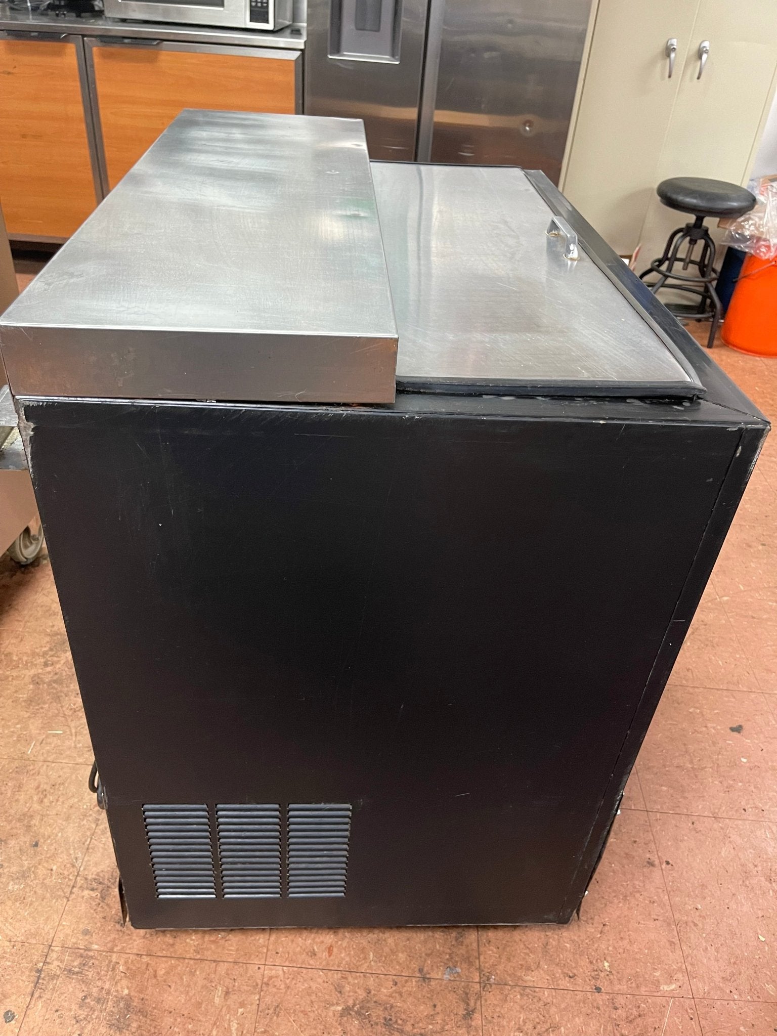 Used Perlick FR36 36" Underbar Glass Froster with Sliding Door 120V - Falcon Restaurant Supply - 8