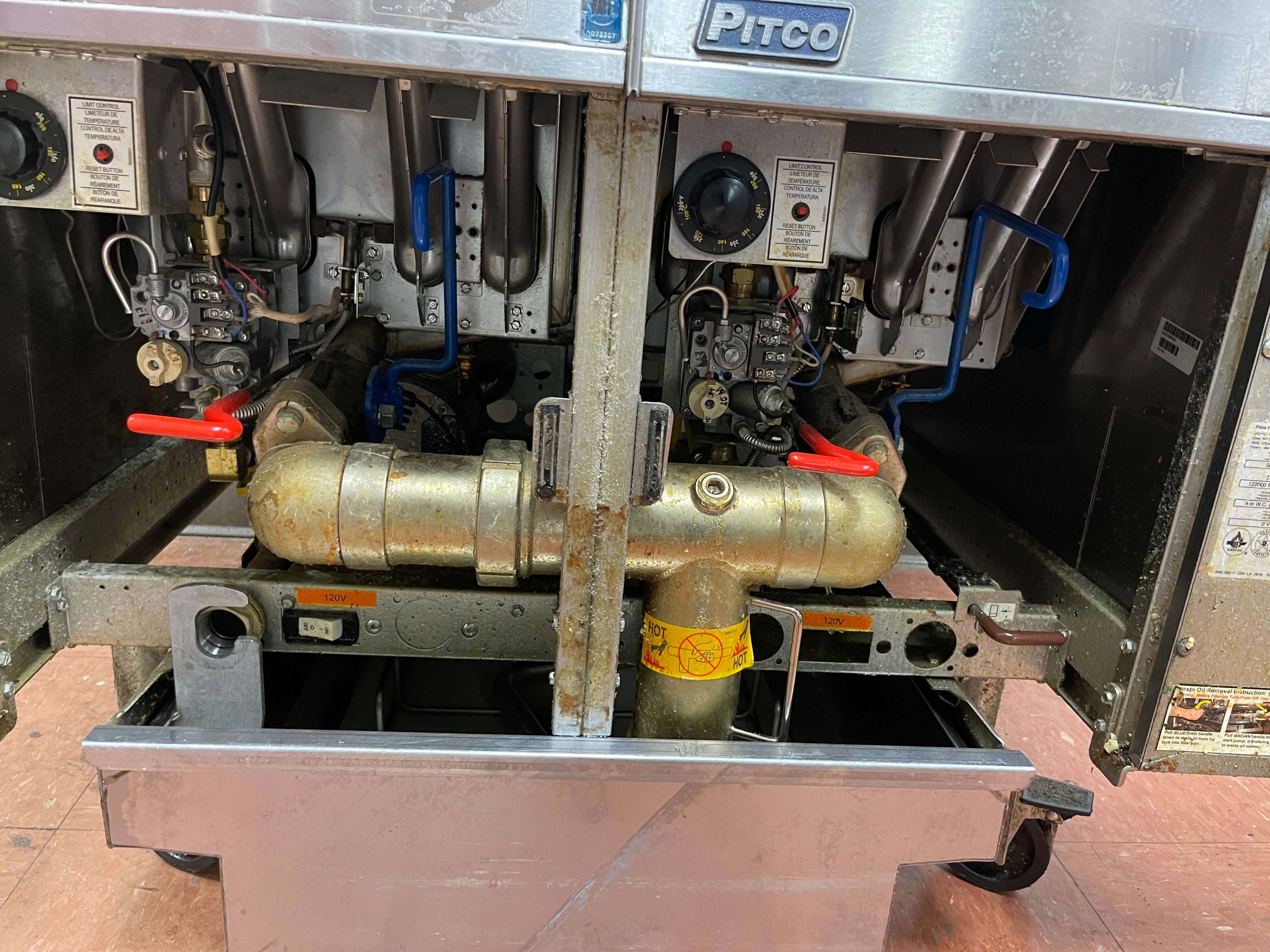 Used 2022 Pitco SG14S NG Fryer with (2) 50 lb. Frypots and Filter Drawer - TH2