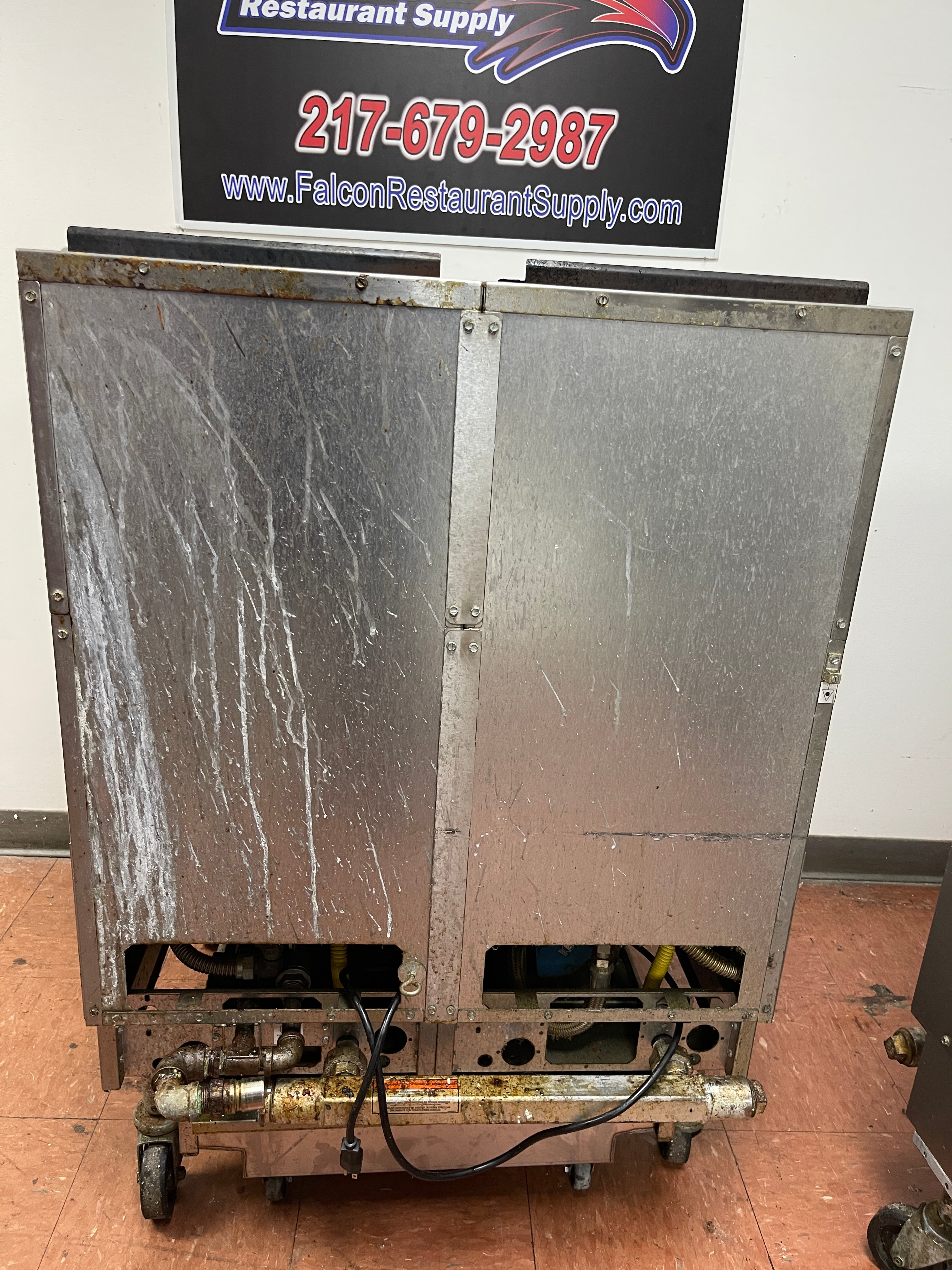 Used 2022 Pitco SG14S NG Fryer with (2) 50 lb. Frypots and Filter Drawer - TH2 - 2