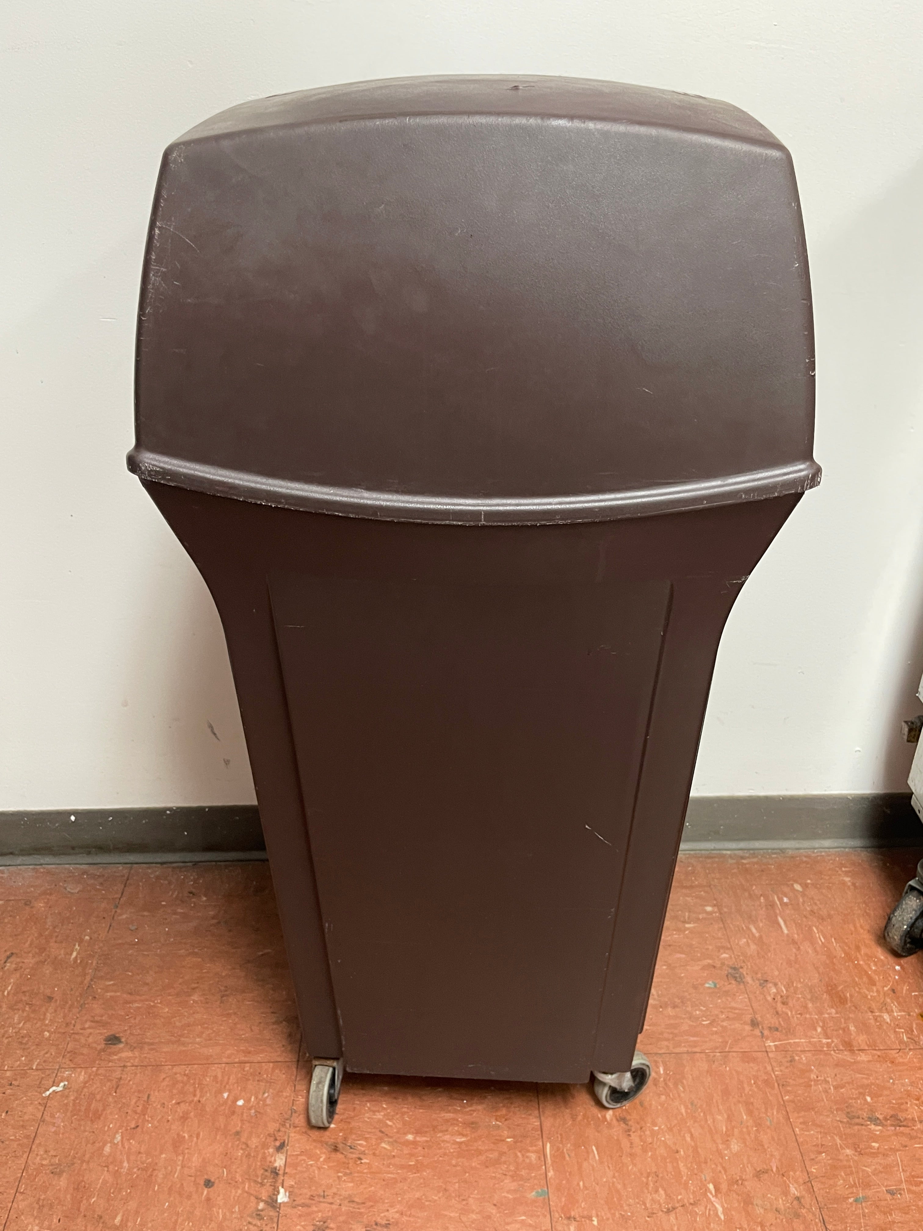 Used Rubbermaid 35 Gallon Plastic Square 2 Door Trash Can on Casters - FG6