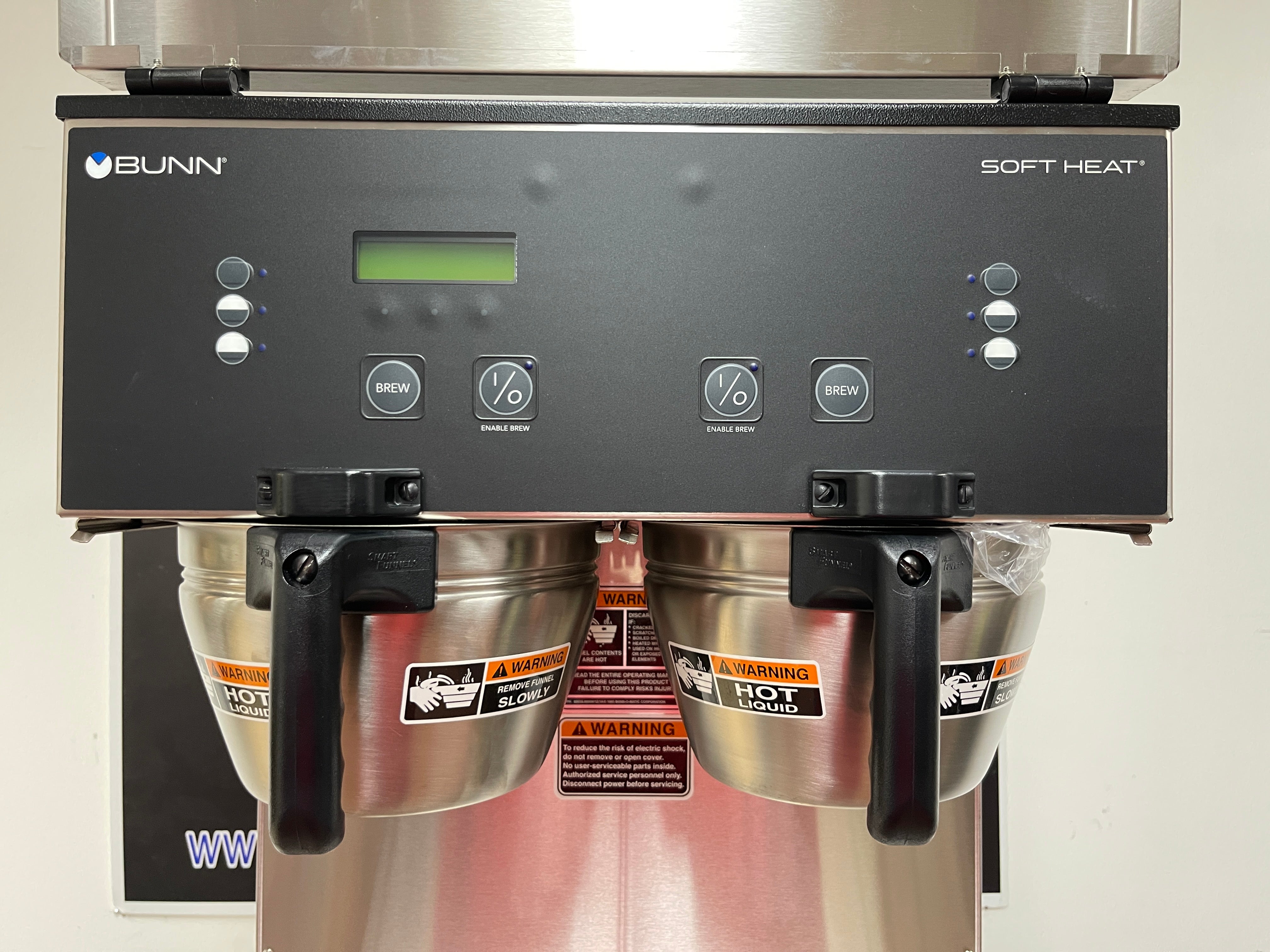 Unused Bunn 33500.0013 Dual Soft Heat DBC Coffee Brewer with Lower Faucet - 120/208V - F1