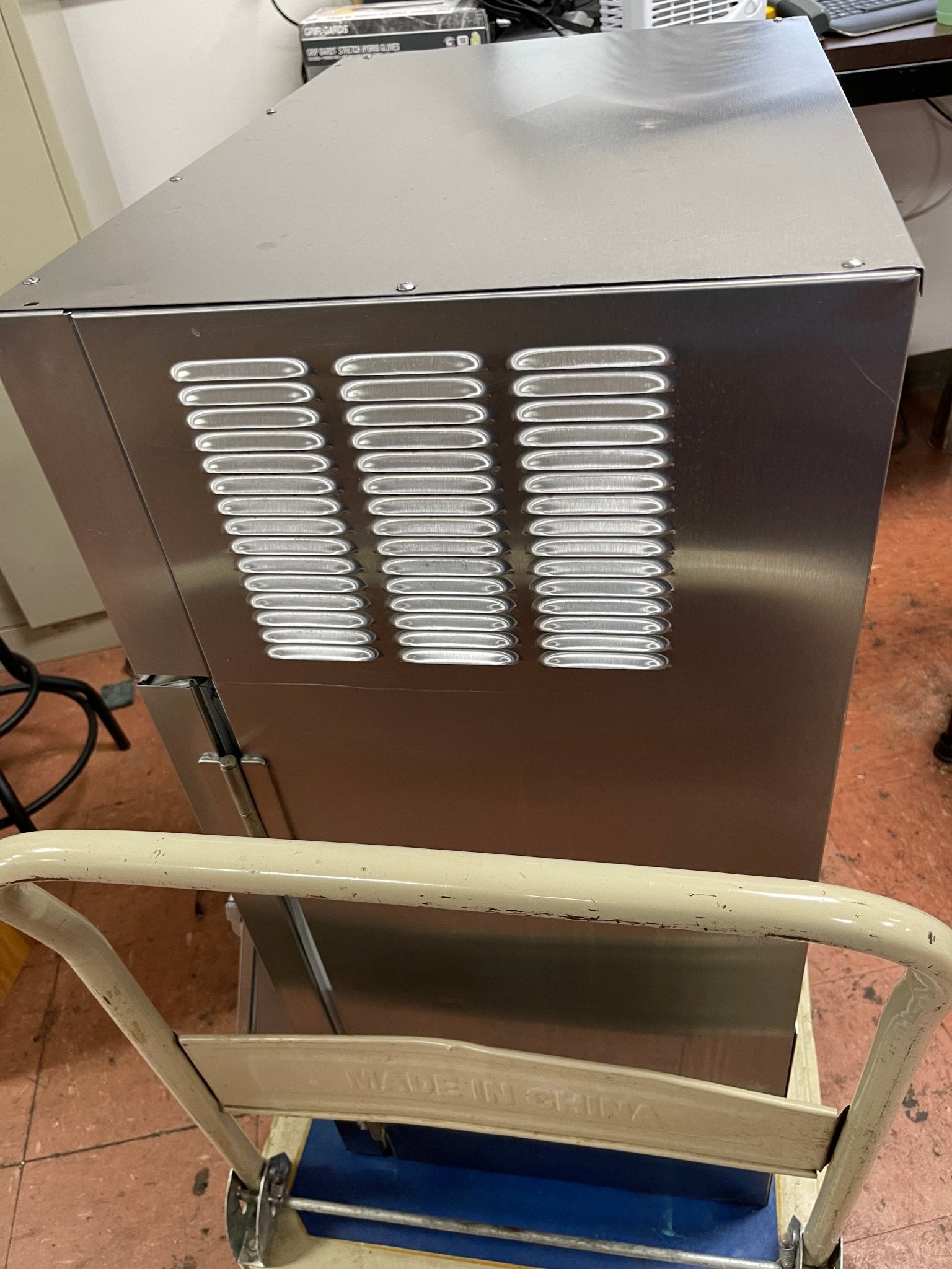 Used Silver King 25" Refrigerated Lettuce Crisper/Dispenser w/ (50) Head Capacity 120V - Falcon Restaurant Supply - 3