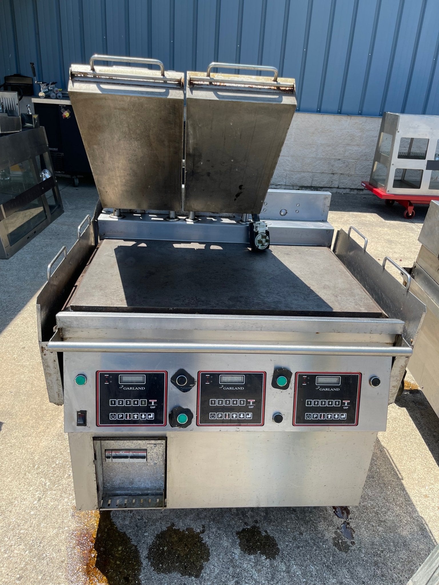 Used Untested Garland XG36 - 2 Clamshell 2 platens 36" 220V 3 Phase NG AS IS - Falcon Restaurant Supply - 1