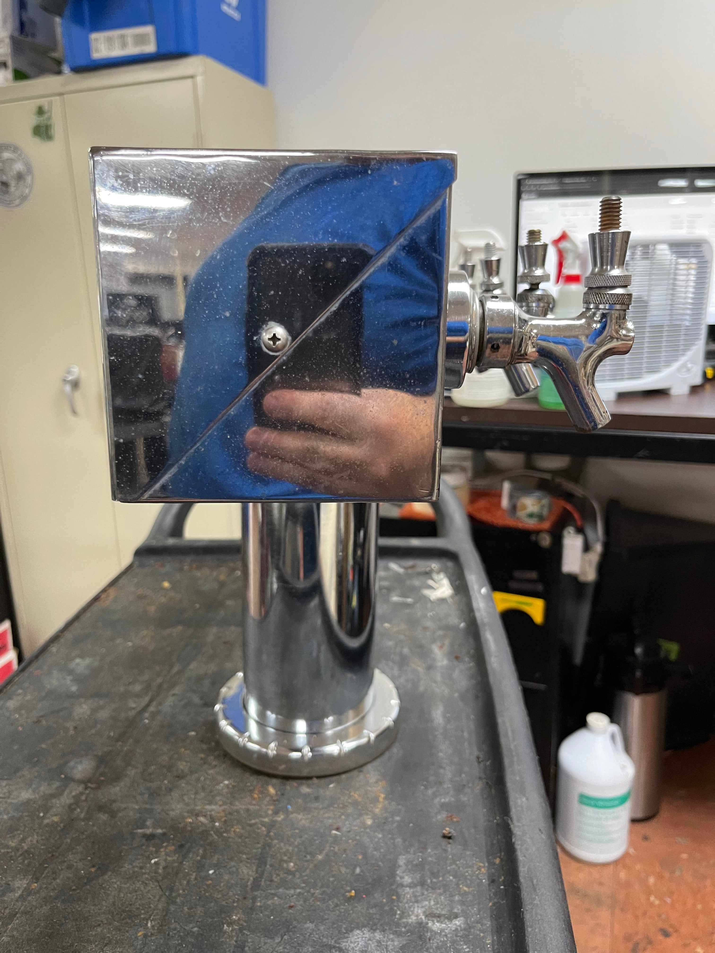 Used "T" Style Pedestal Draft Beer Tower Dispenser 4 Tap