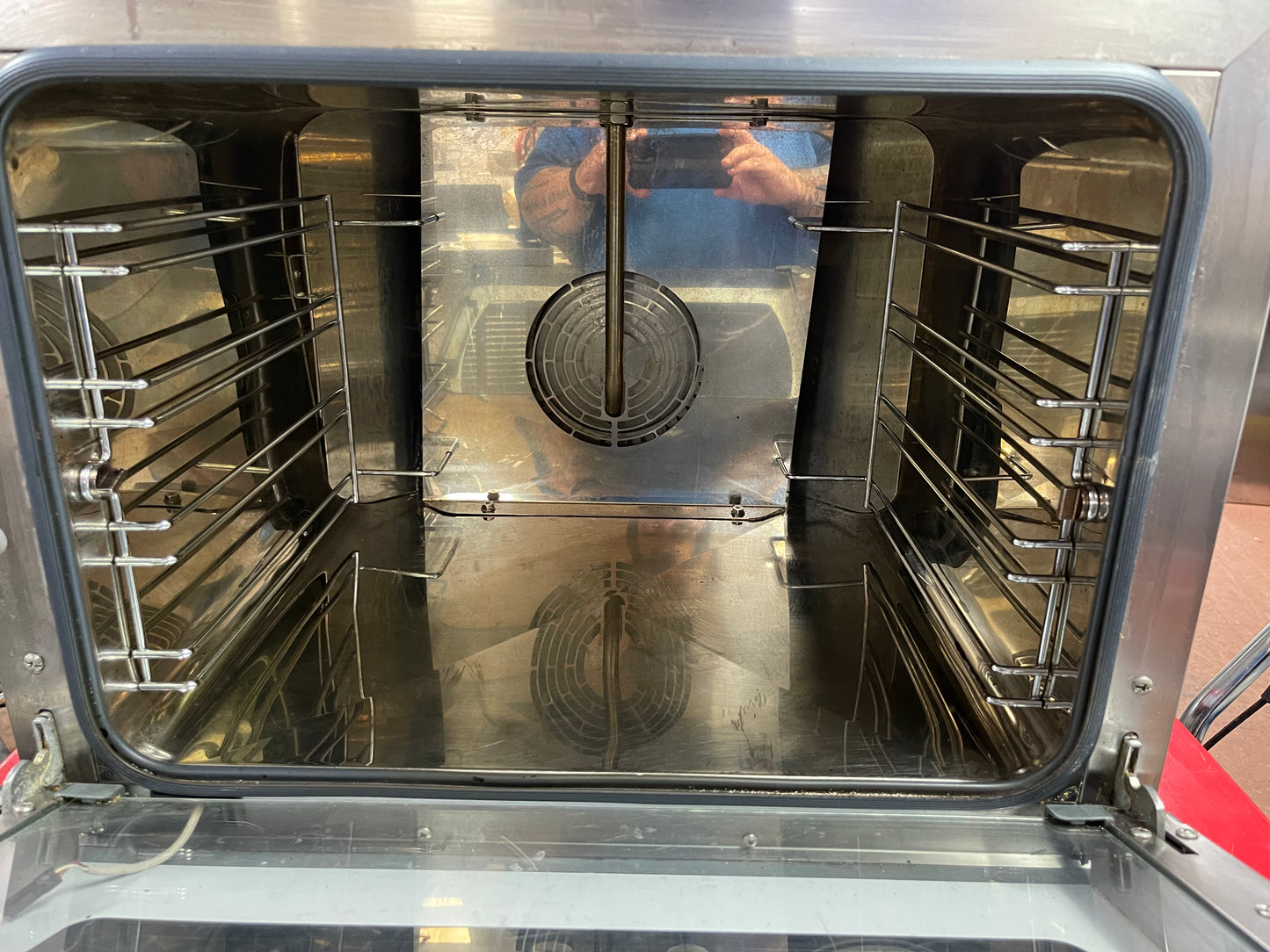 Used Cadco Arianna 4-Shelf Half Size Countertop Convection Oven 220V