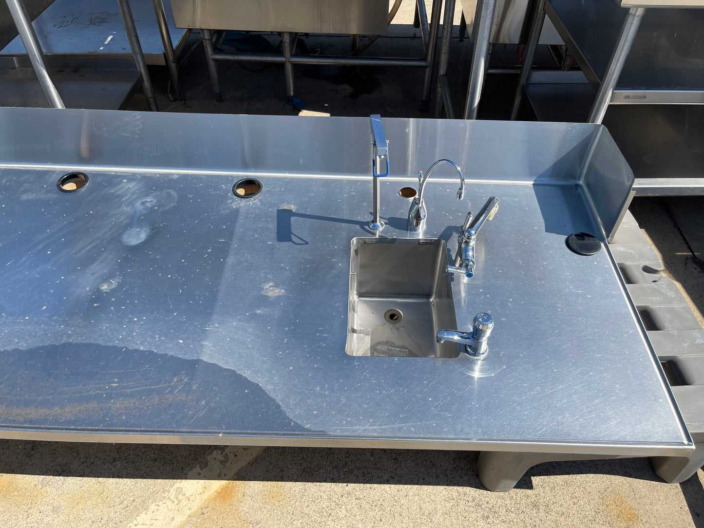 Used 136" Stainless Steel Counter with 2 Sink Compartments, Faucets and Ice Bin - SS5