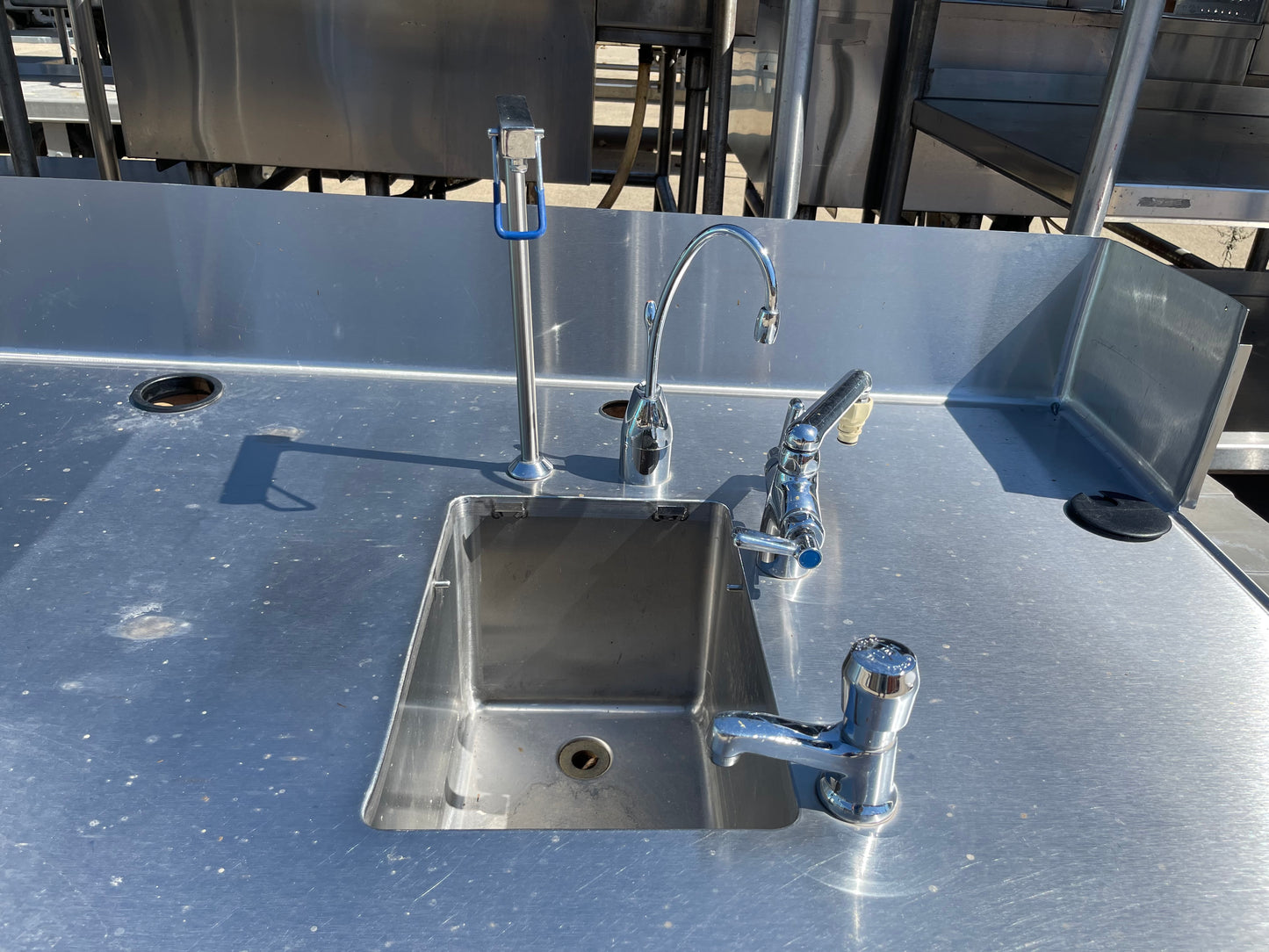 Used 136" Stainless Steel Counter with 2 Sink Compartments, Faucets and Ice Bin - SS5