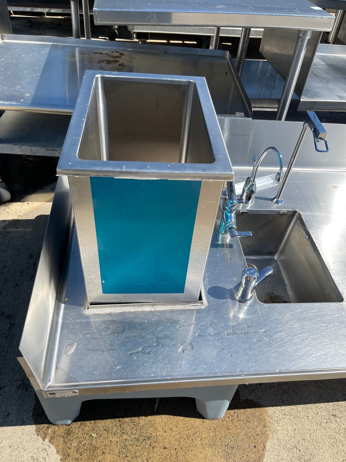 Used 136" Stainless Steel Counter with 2 Sink Compartments, Faucets and Ice Bin - SS5