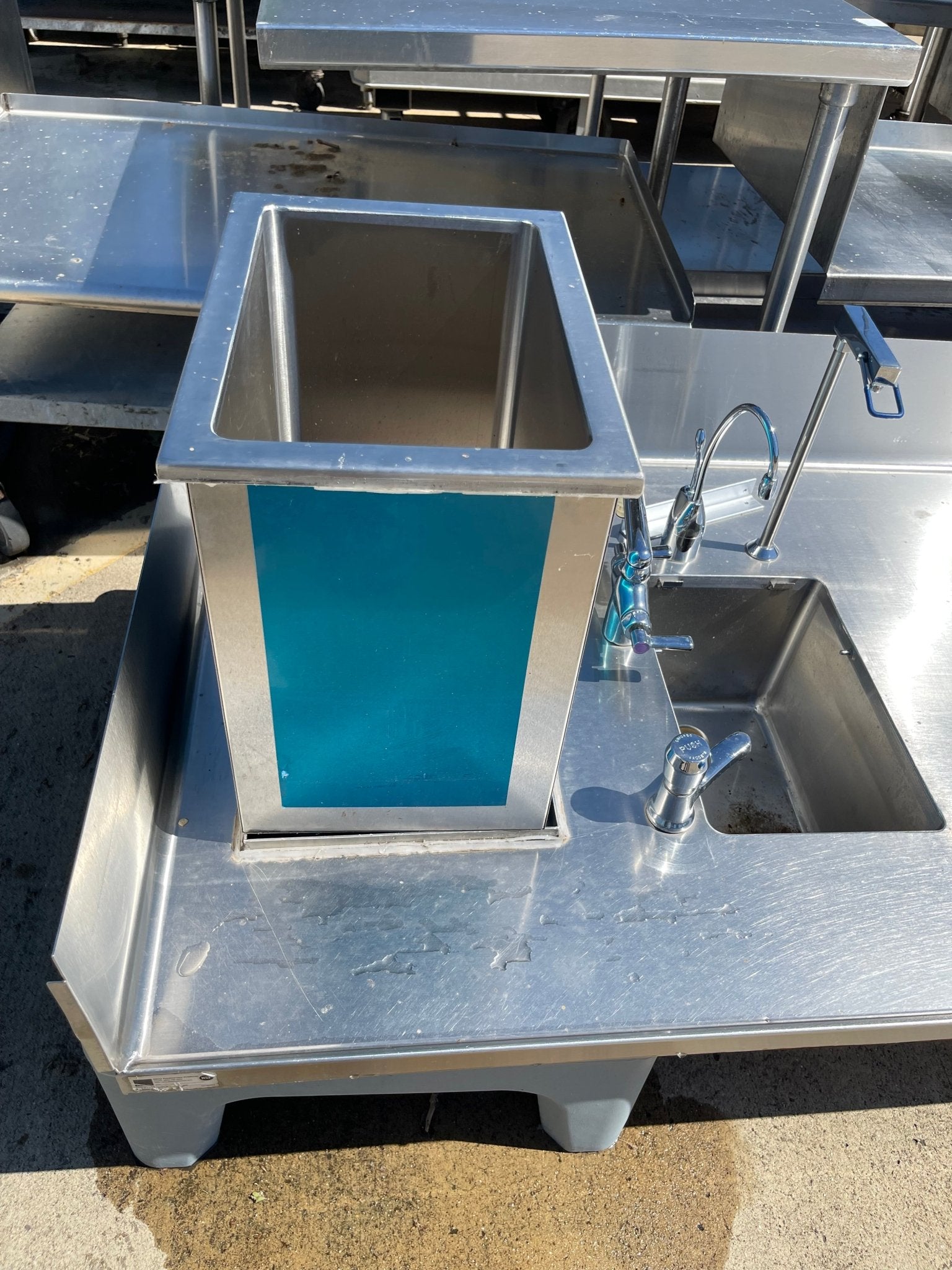 Used 136" Stainless Steel Counter with 2 Sink Compartments, Faucets and Ice Bin - SS5