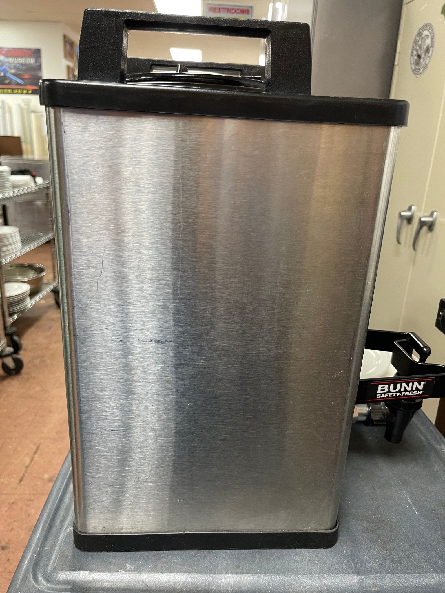 Used BUNN Soft Heat Coffee Server 1.5G/5.7L Stainless Steel 27850.0060 - Falcon Restaurant Supply - 4