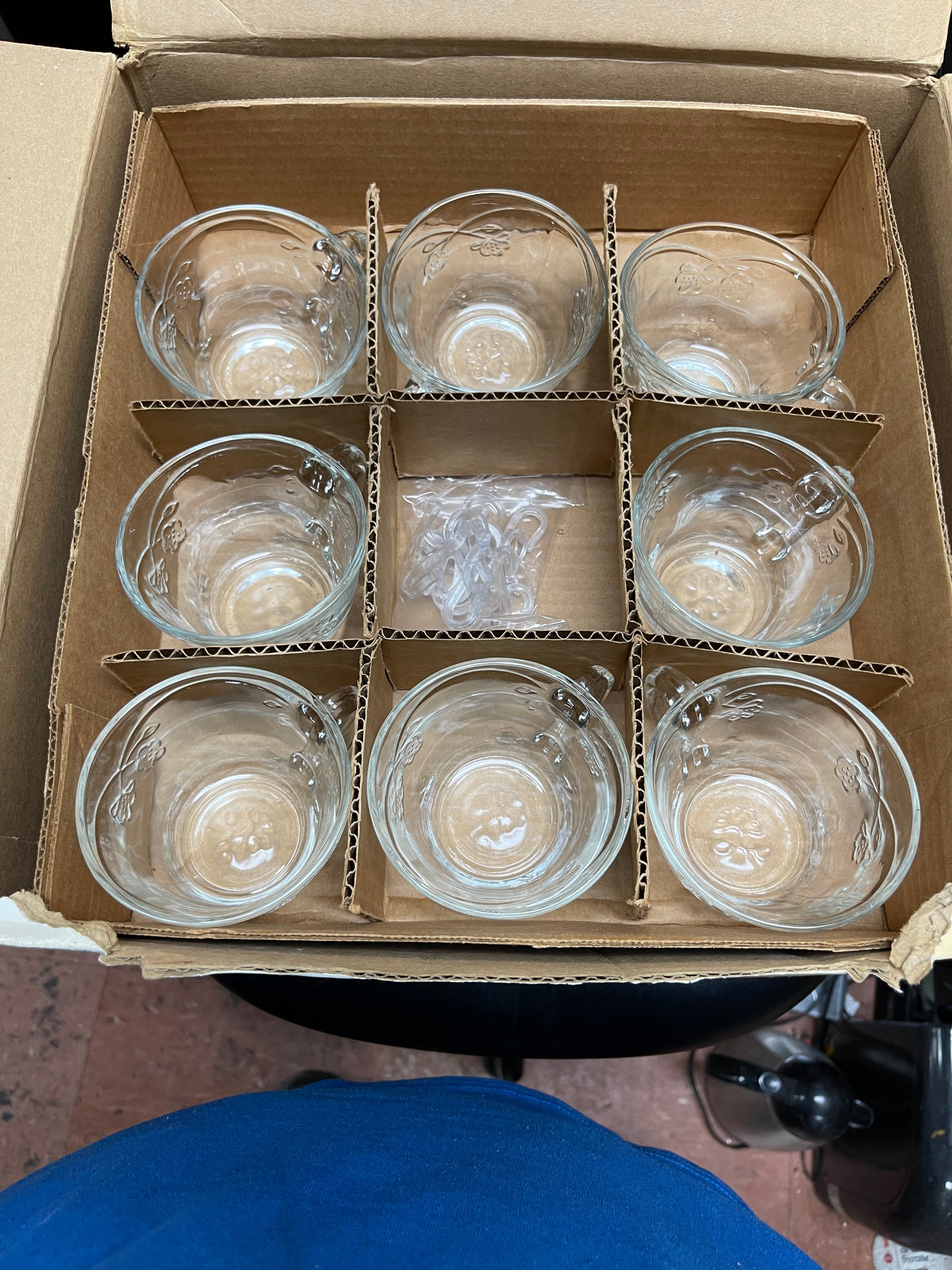 Used Anchor Savannah 7 Quart Glass Punch Bowl Set for 8