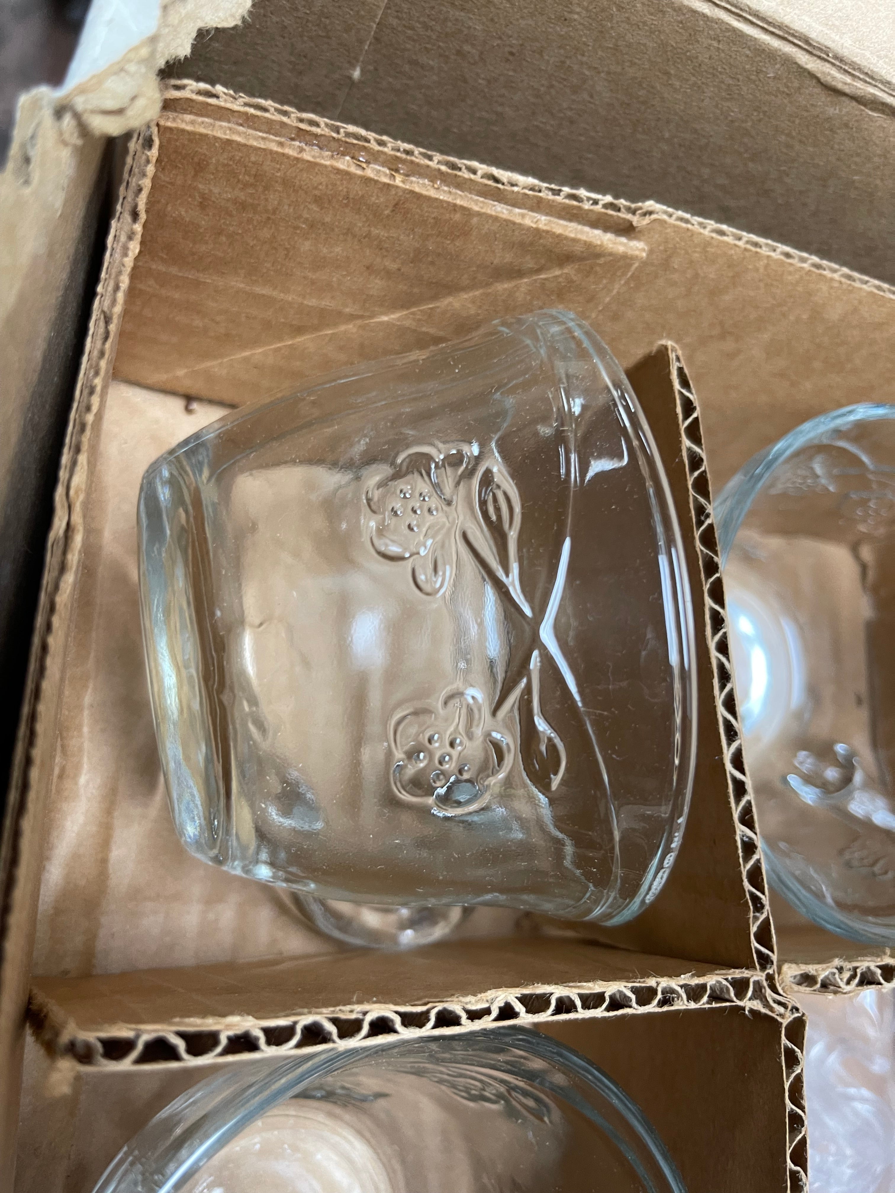 Used Anchor Savannah 7 Quart Glass Punch Bowl Set for 8