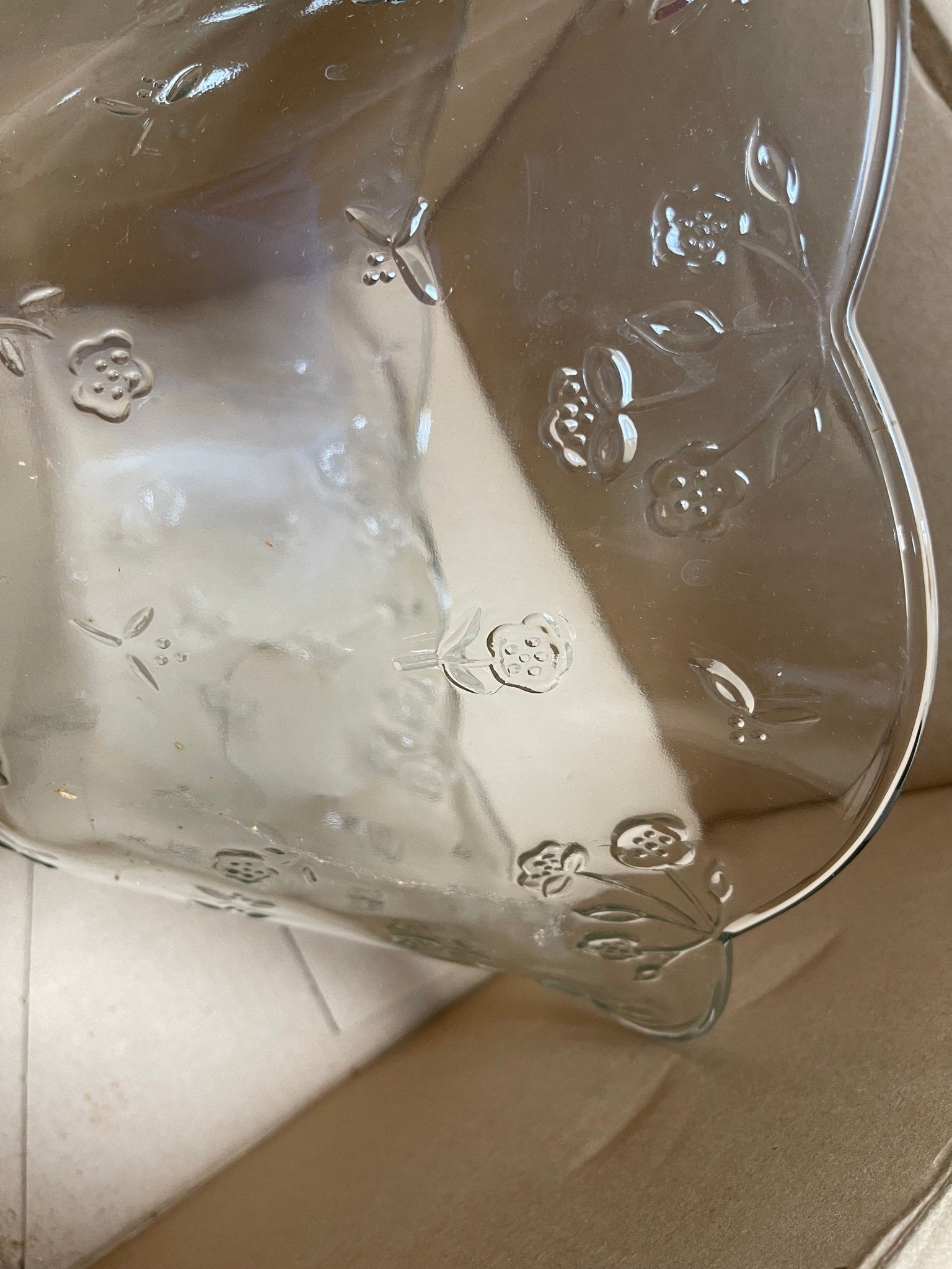 Used Anchor Savannah 7 Quart Glass Punch Bowl Set for 8 - Falcon Restaurant Supply - 5