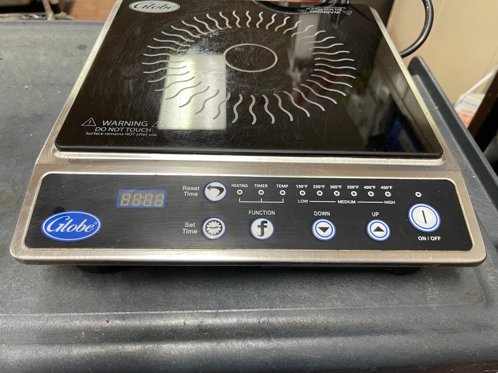 Used Globe IR1800 Ceramic Countertop Induction Range 120V 1800W - JS - Falcon Restaurant Supply - 2