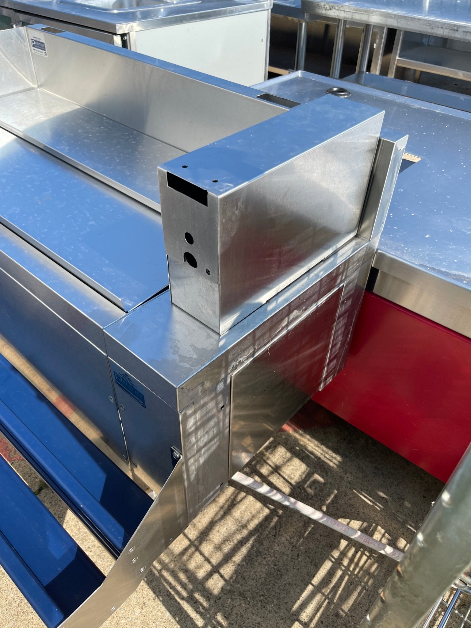 Used Advance Tabco Prestige Series Stainless Steel Underbar Ice Bin with 10 - Circuit Cold Plate - SS67 - Falcon Restaurant Supply - 5