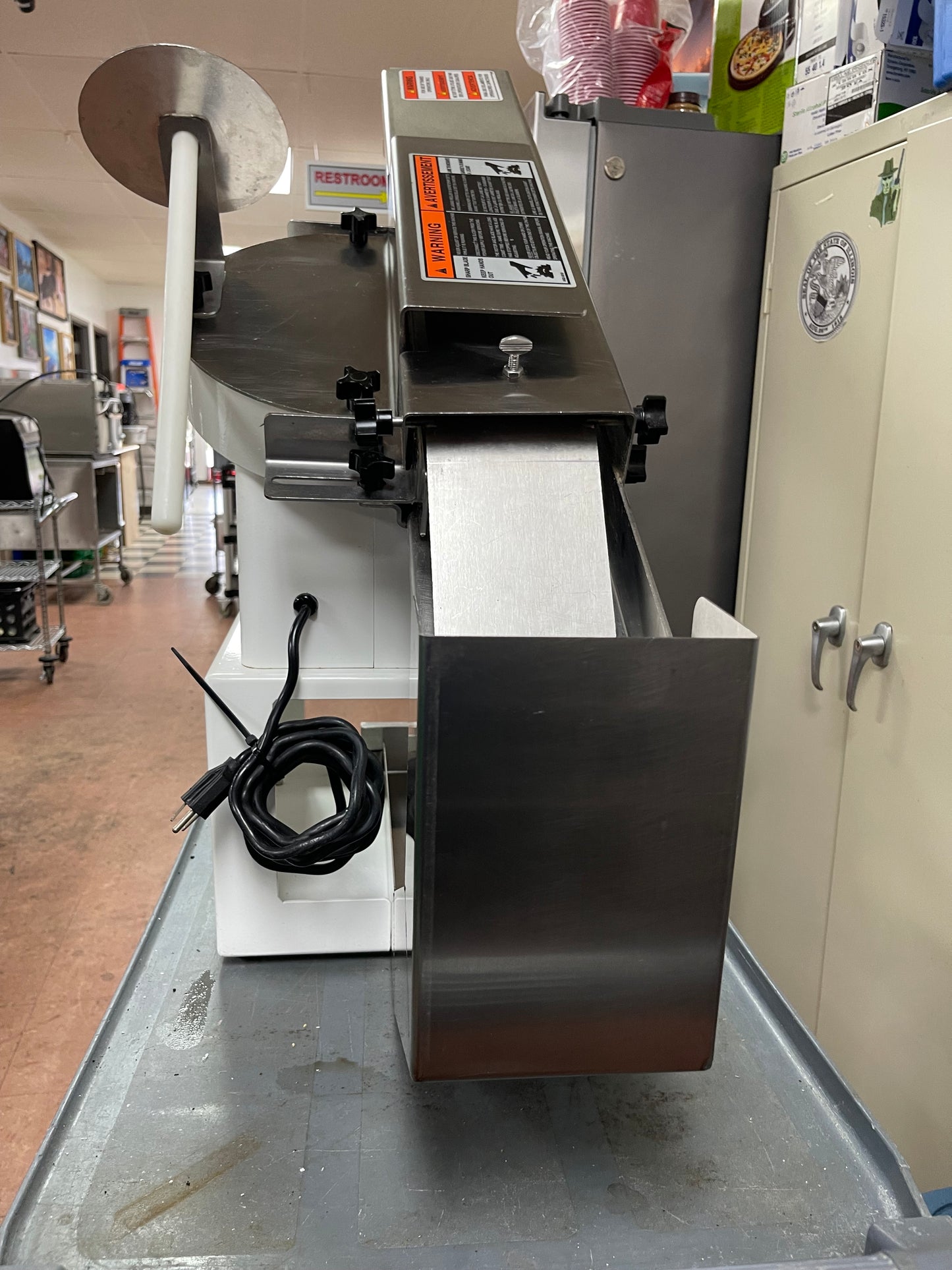 Used Oliver 702-N Commercial Bun and Bagel Slicer with Optional Return Chute 120V - JS